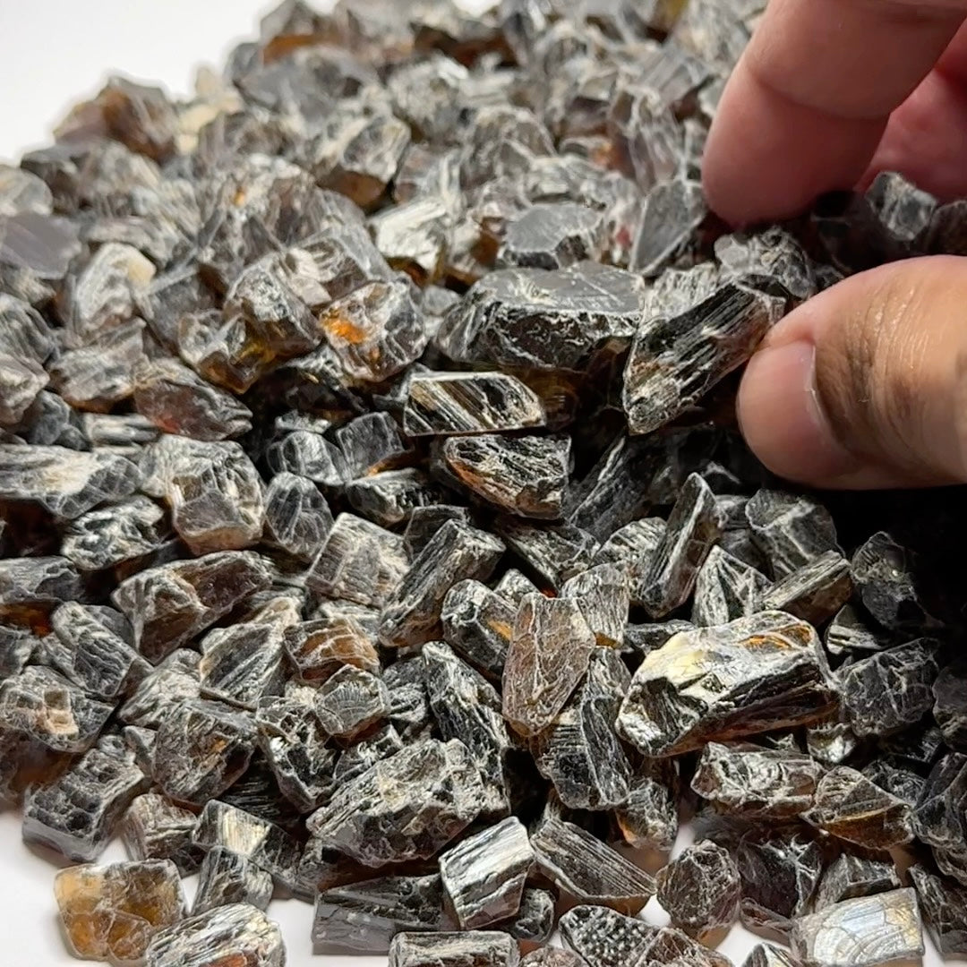 Enstatite Lot, 1.096kg / 5480ct, Tanzania, Untreated Unheated, this is a graded and cobbed lot, all are vvs and vvs-if with some having issues on the outside that will come off in pre-from, but excellent faceting grade lot. 11ct average