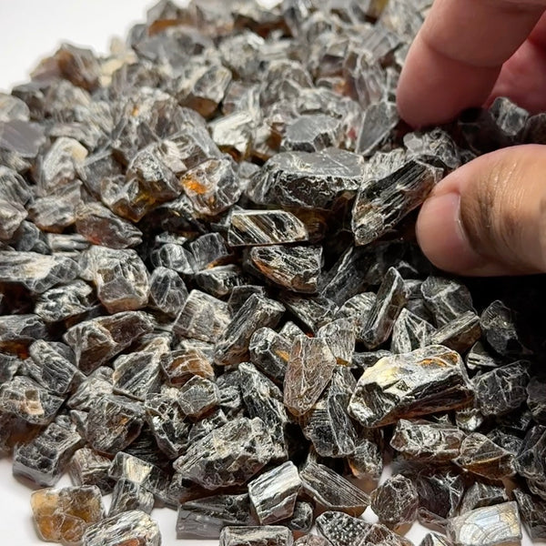 Enstatite Lot, 1.096kg / 5480ct, Tanzania, Untreated Unheated, this is a graded and cobbed lot, all are vvs and vvs-if with some having issues on the outside that will come off in pre-from, but excellent faceting grade lot. 11ct average