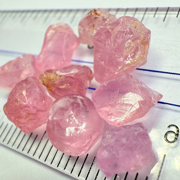 Spinel Lot, 15.36ct, Tanzania, Untreated Unheated, Silky, with slight inclusions, and single large cracks going in almost half way in all, can be cut but with almost half the stone going in preform