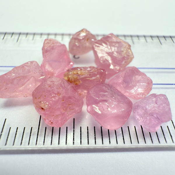 Spinel Lot, 15.36ct, Tanzania, Untreated Unheated, Silky, with slight inclusions, and single large cracks going in almost half way in all, can be cut but with almost half the stone going in preform