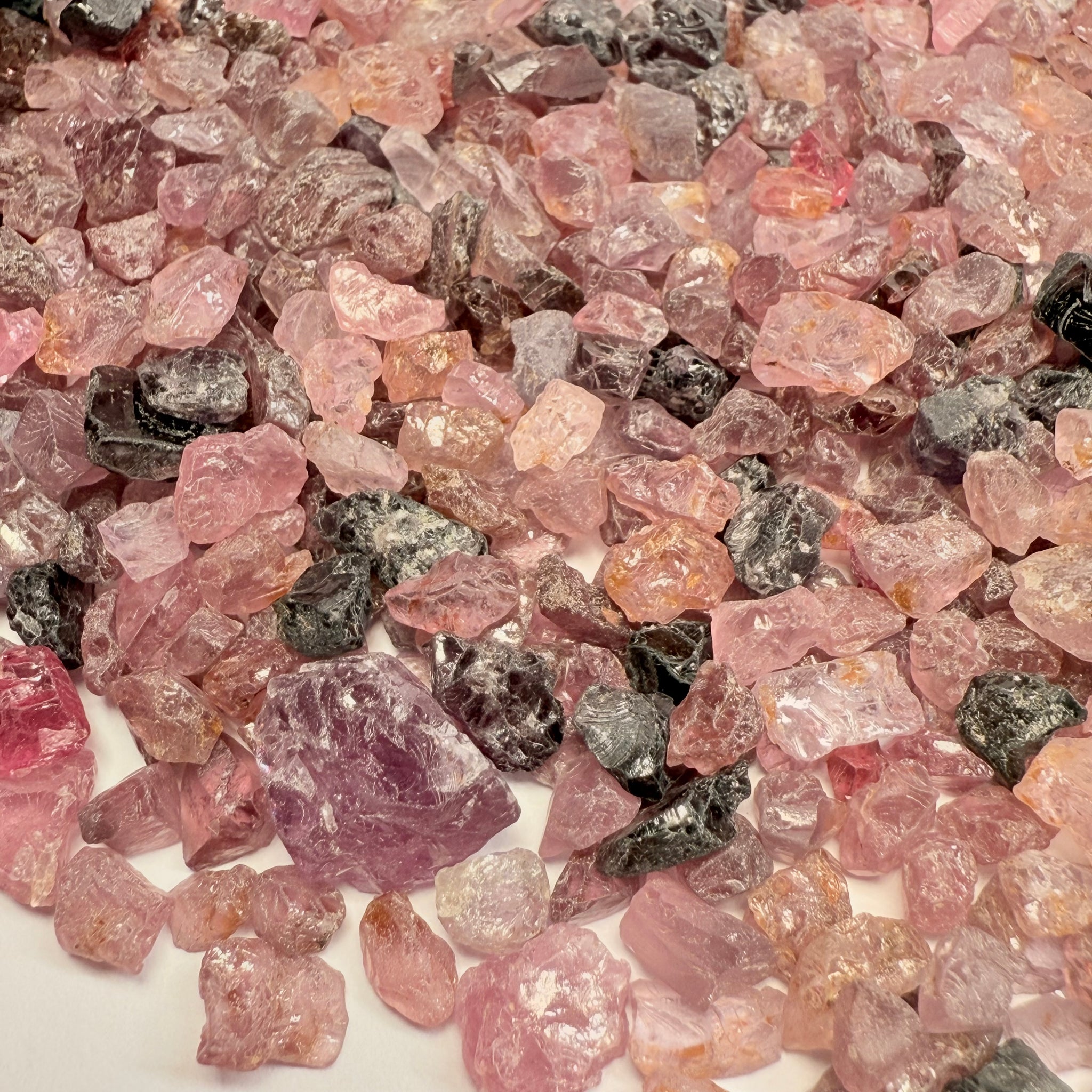 Mahenge Spinel Lot, 377.20gm / 1885ct, Mahenge, Tanzania, Untreated Unheated, melee sizes, 1.40ct average, at US$2 per gm that’s only US$0.40ct wholesale lot