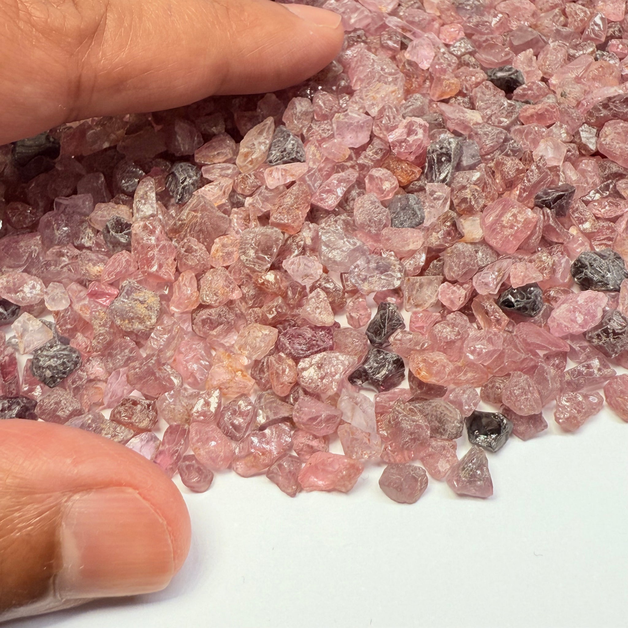 Mahenge Spinel Lot, 377.20gm / 1885ct, Mahenge, Tanzania, Untreated Unheated, melee sizes, 1.40ct average, at US$2 per gm that’s only US$0.40ct wholesale lot