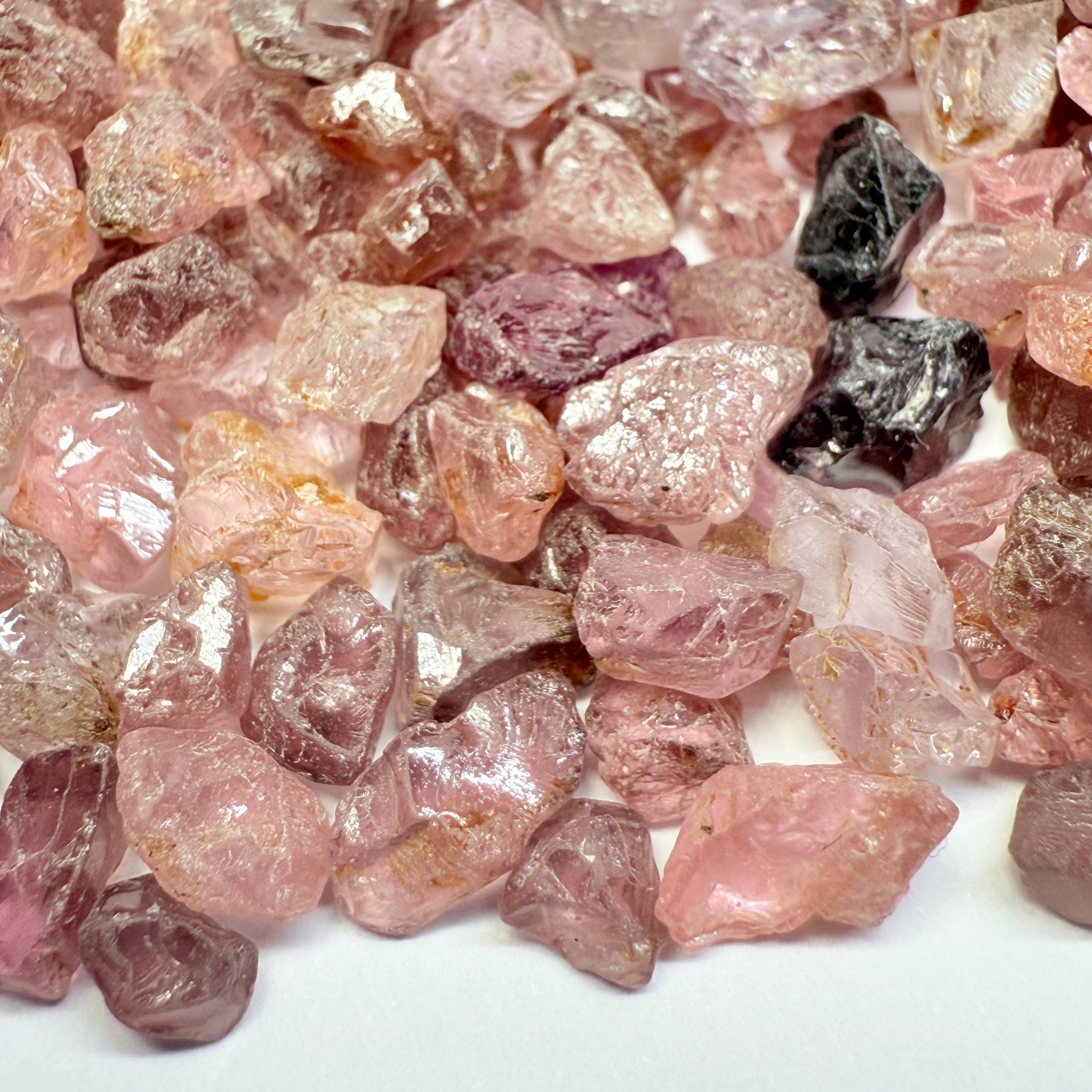 Mahenge Spinel Lot, 377.20gm / 1885ct, Mahenge, Tanzania, Untreated Unheated, melee sizes, 1.40ct average, at US$2 per gm that’s only US$0.40ct wholesale lot