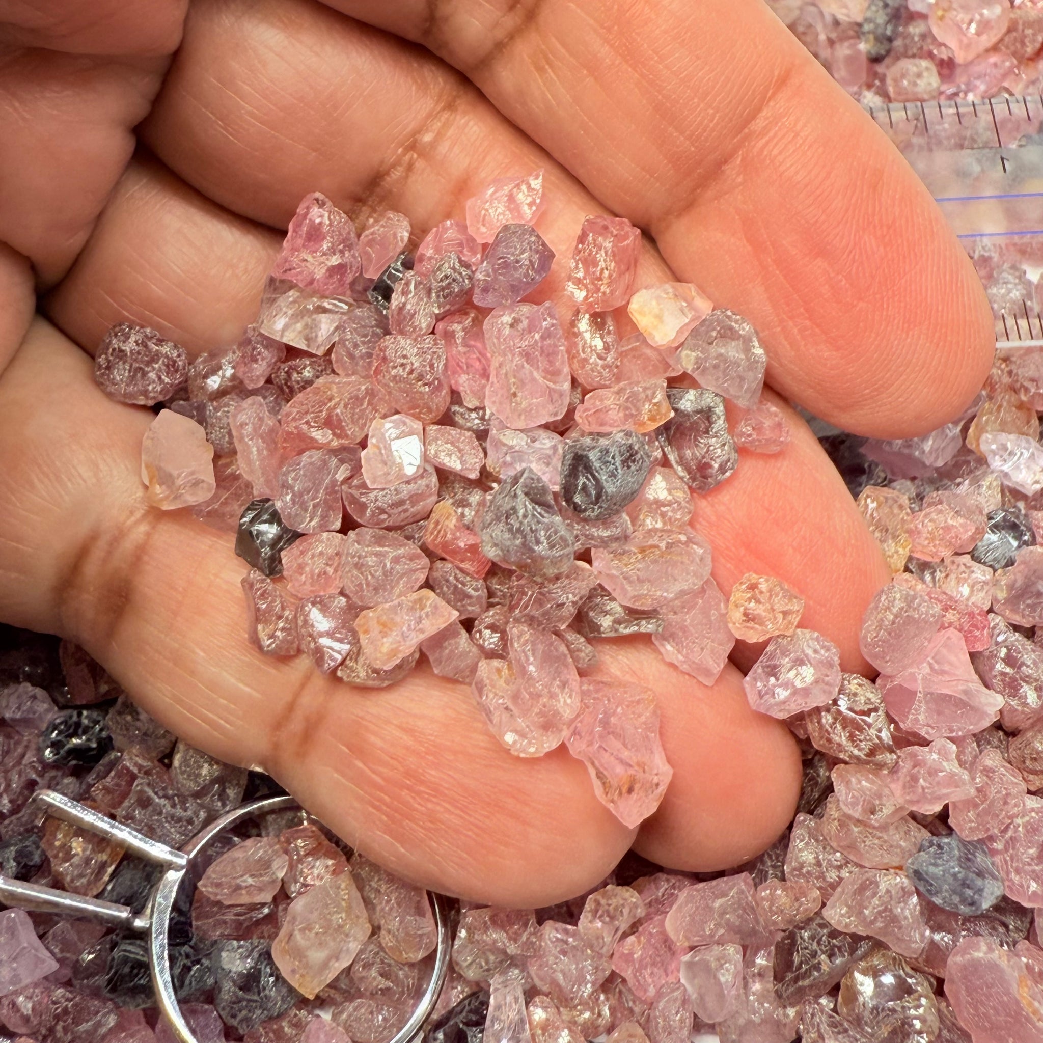 Mahenge Spinel Lot, 377.20gm / 1885ct, Mahenge, Tanzania, Untreated Unheated, melee sizes, 1.40ct average, at US$2 per gm that’s only US$0.40ct wholesale lot