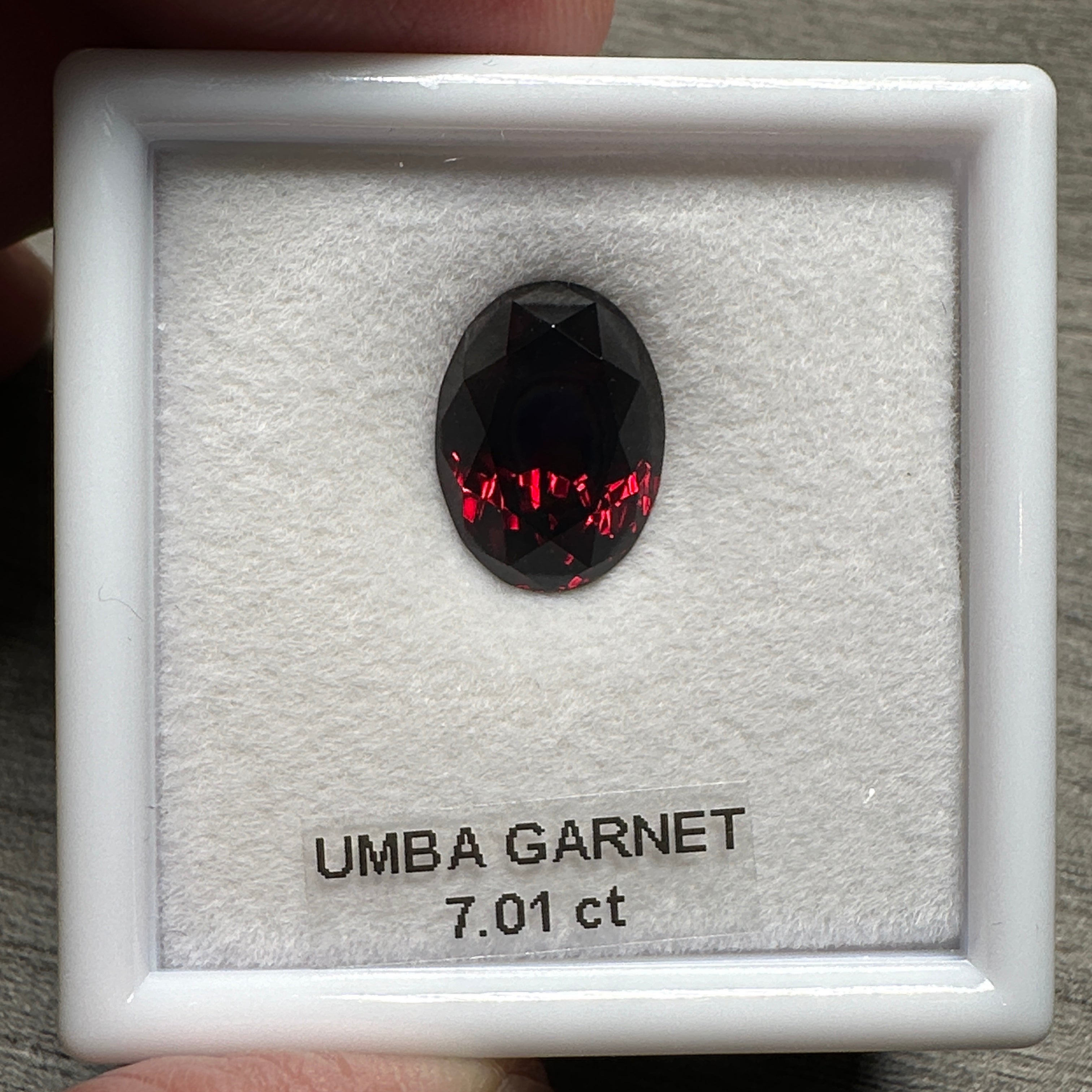 7.01ct Umba Garnet, dark colour, Tanzania, Untreated Unheated