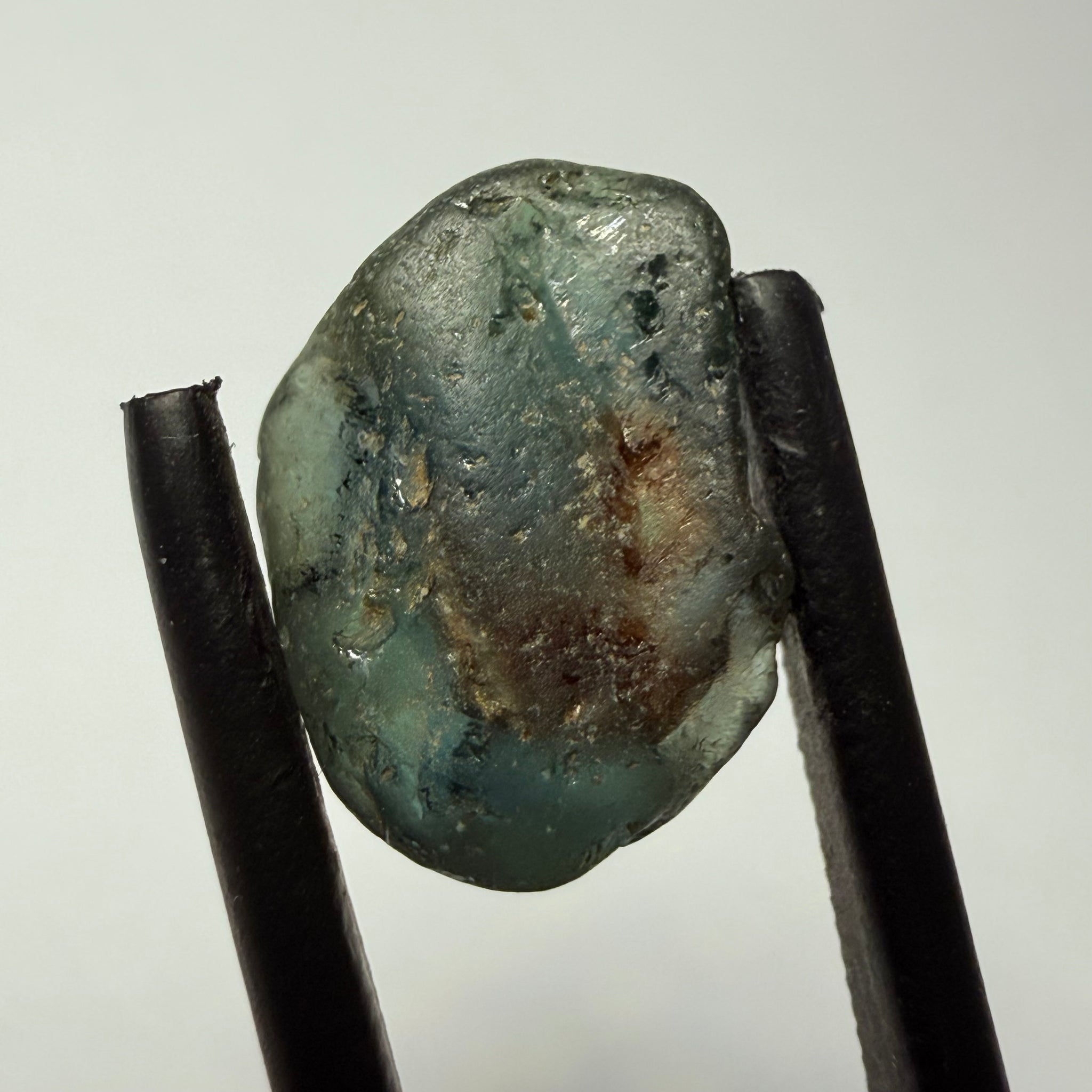 Umba Sapphire, 6.91ct, Umba Valley, Tanzania, Untreated Unheated. Slight inclusions at one end, rest vvs, flat shape and very dark