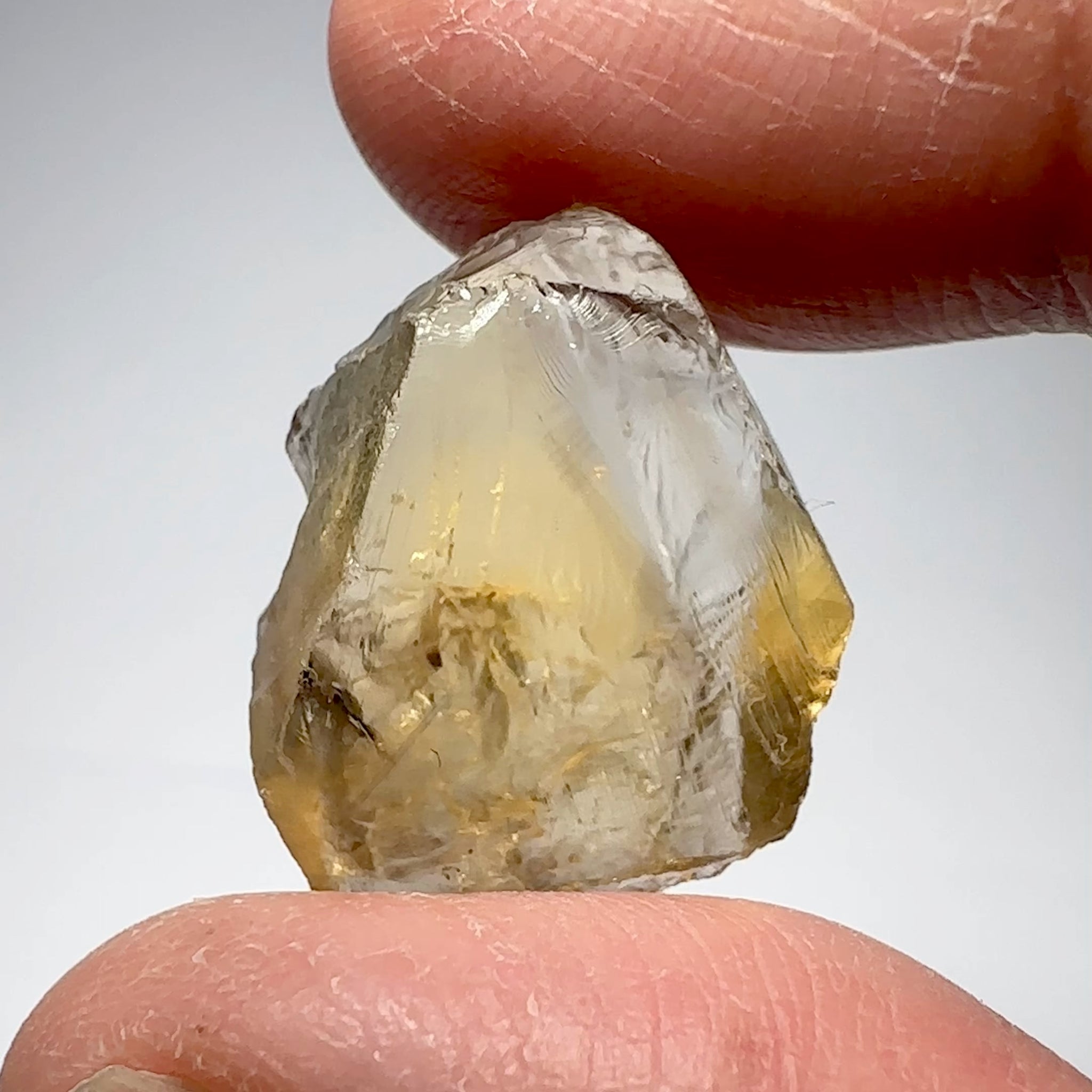 Citrine, 23.08ct, Zambia, Untreated Unheated, slight issues on outside, rest VVS-IF, shape flat