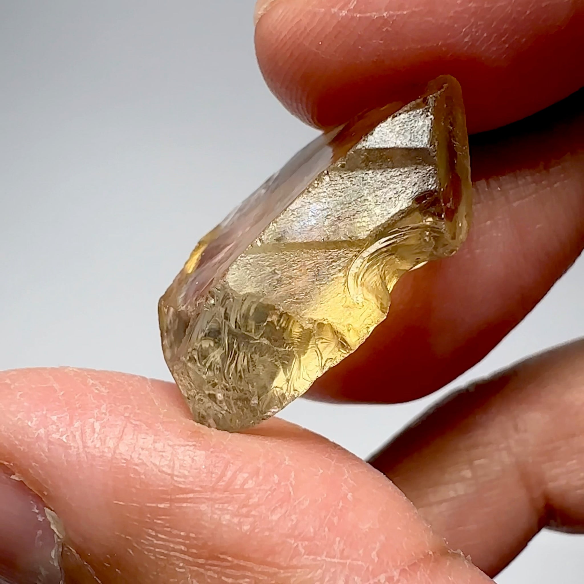 Citrine, 23.08ct, Zambia, Untreated Unheated, slight issues on outside, rest VVS-IF, shape flat