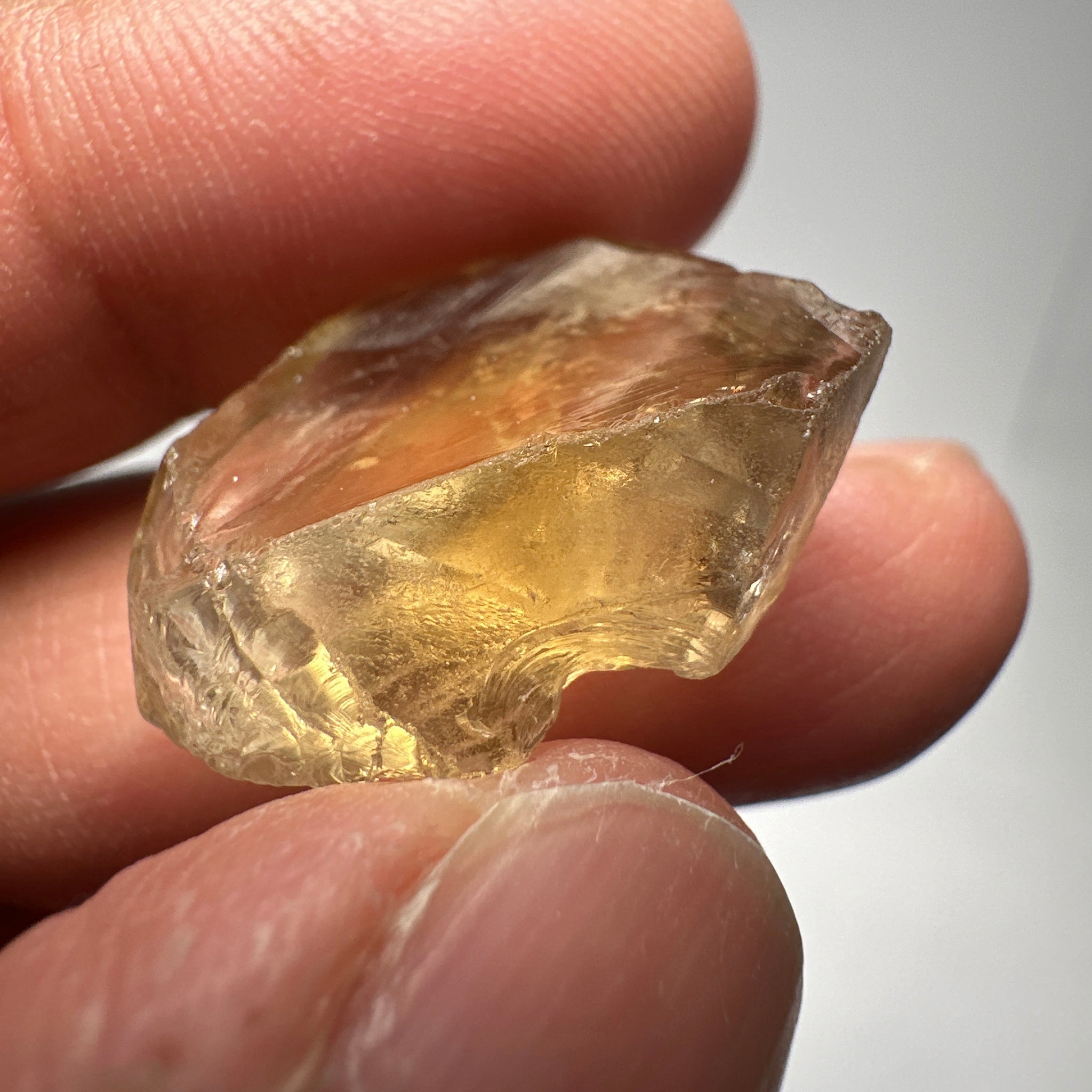 Citrine, 23.08ct, Zambia, Untreated Unheated, slight issues on outside, rest VVS-IF, shape flat