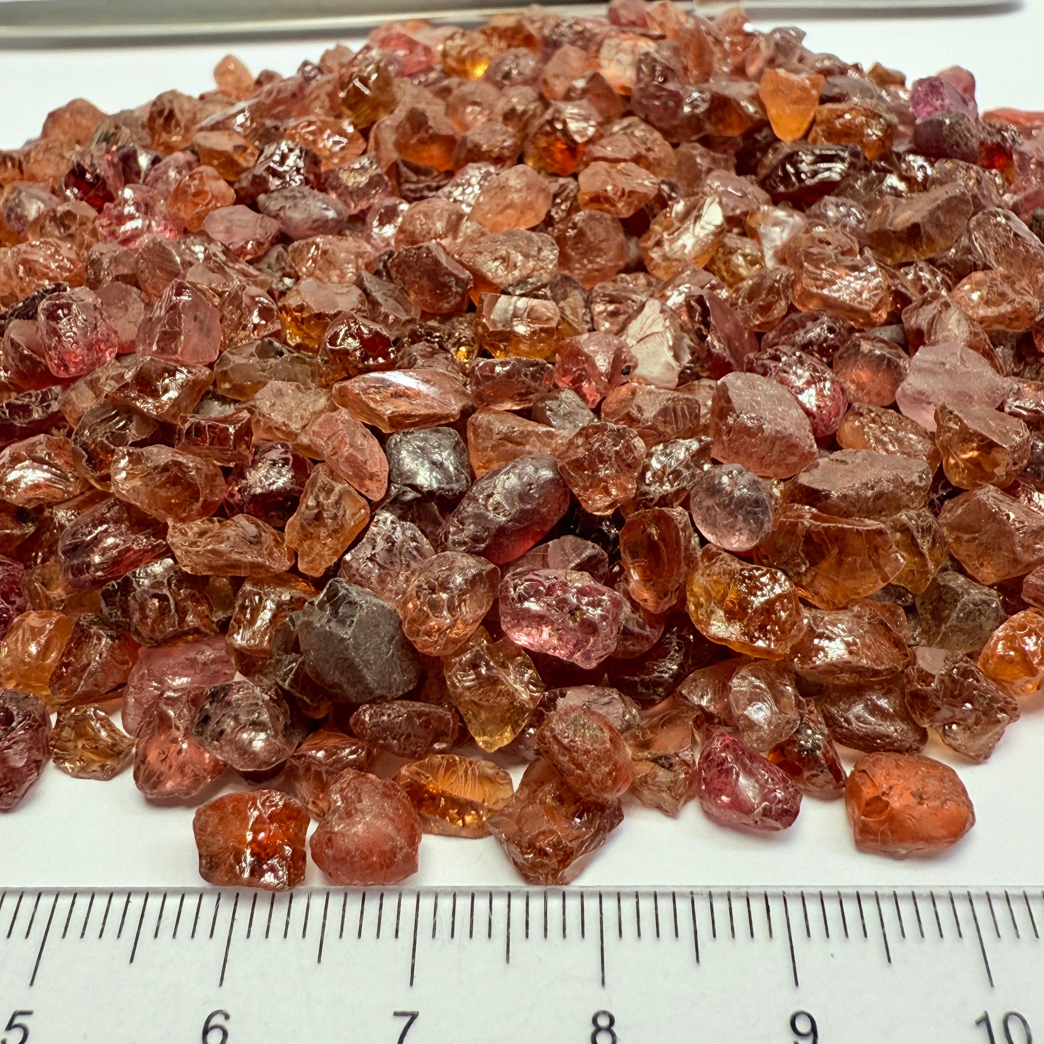 Mixed Garnets from Lindi Tanzania Lot, 197gm / 985ct, many Malayas, colour change / shift, all are either slightly included or spotty, less than $3/gm, 1.4ct av.
