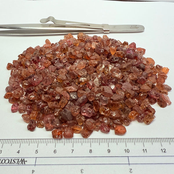 Mixed Garnets from Lindi Tanzania Lot, 197gm / 985ct, many Malayas, colour change / shift, all are either slightly included or spotty, but can still be faceted with inclusions, 1.4ct av.