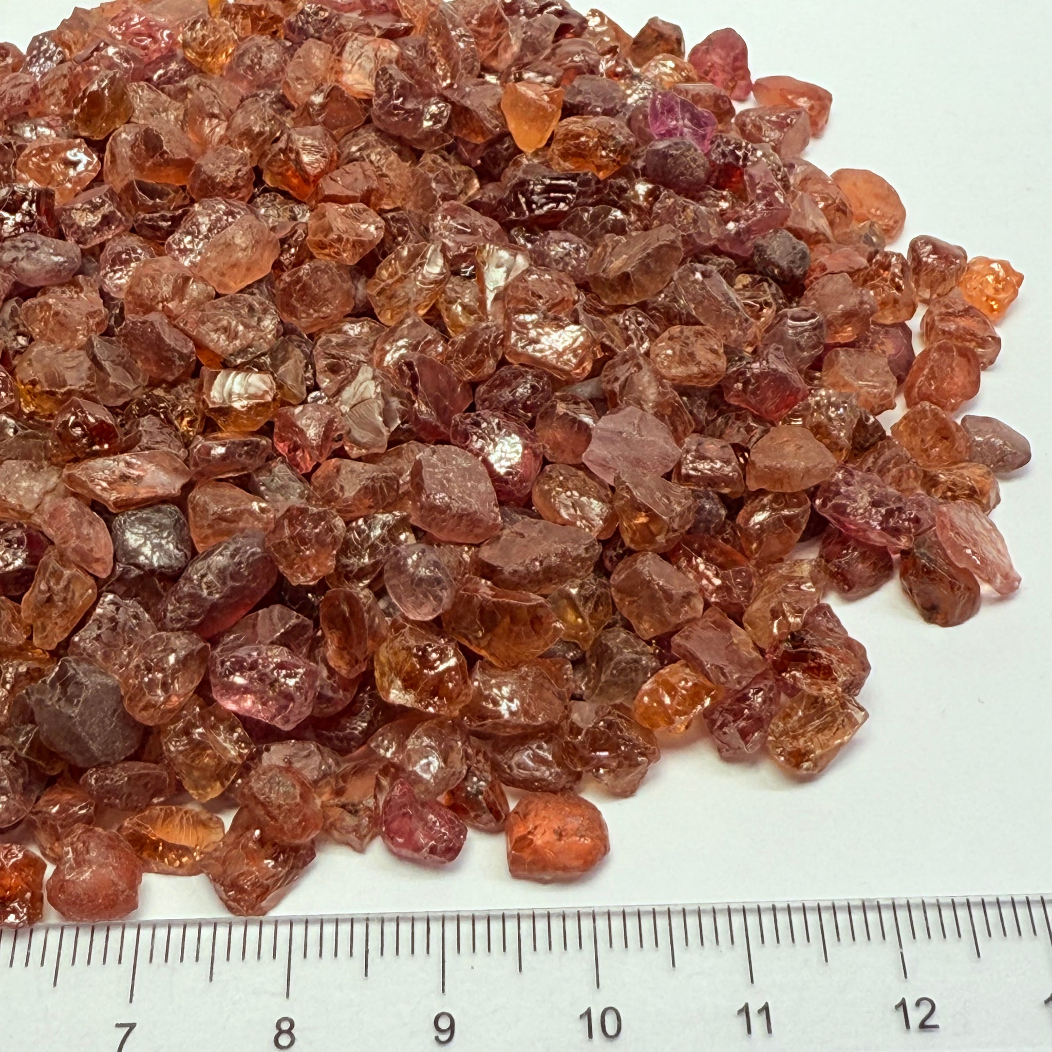 Mixed Garnets from Lindi Tanzania Lot, 197gm / 985ct, many Malayas, colour change / shift, all are either slightly included or spotty, less than $3/gm, 1.4ct av.