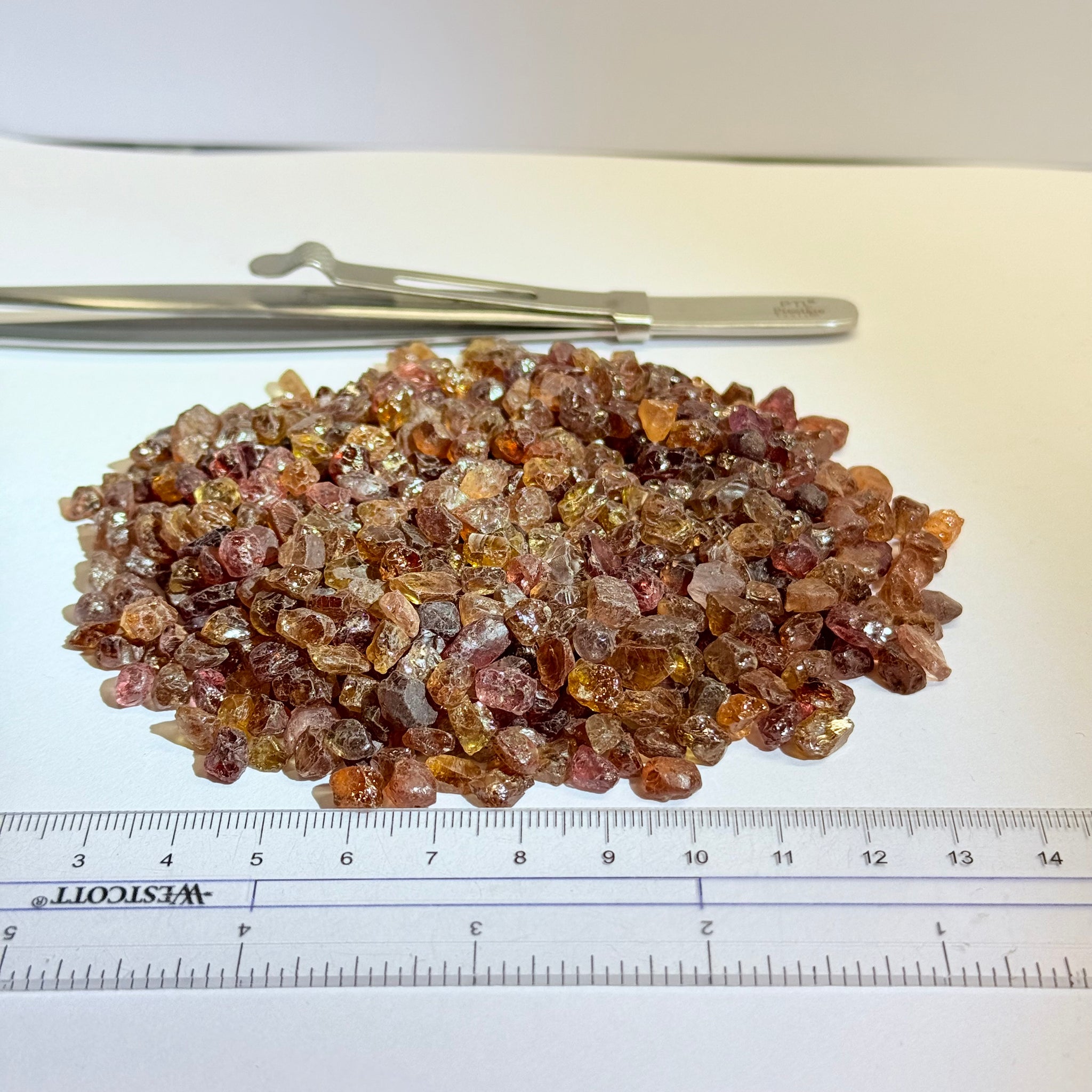 Mixed Garnets from Lindi Tanzania Lot, 197gm / 985ct, many Malayas, colour change / shift, all are either slightly included or spotty, less than $3/gm, 1.4ct av.