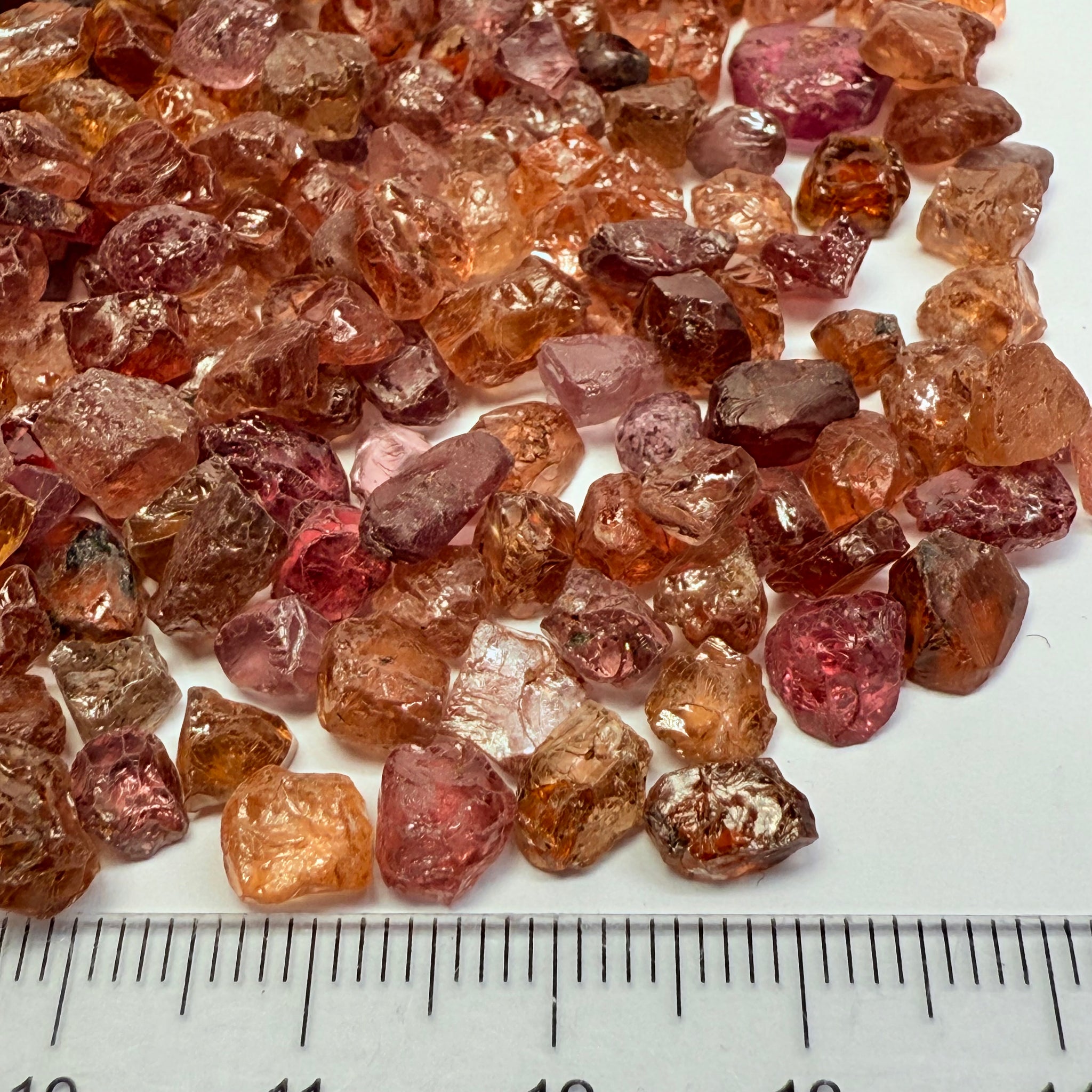 Mixed Garnets from Lindi Tanzania Lot, 197gm / 985ct, many Malayas, colour change / shift, all are either slightly included or spotty, less than $3/gm, 1.4ct av.