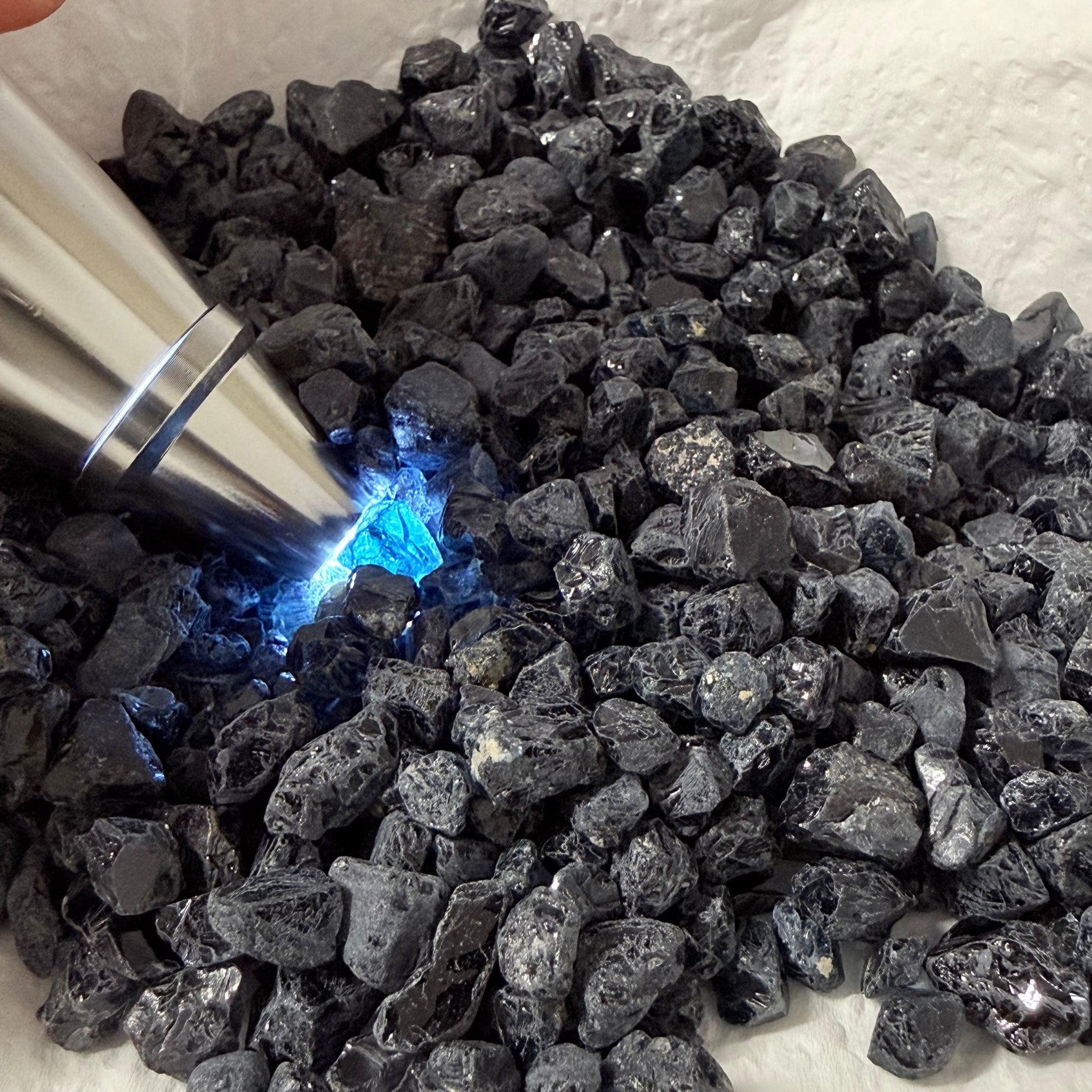 Midnight Blue Spinel Lot, 309.70gm / 1548.50ct, Mozambique, Untreated Unheated. All transparent stones, midnight blue but dark in normal light. See both videos. Almost all are vvs. Not sure if heat will lighten it. 3ct-11ct