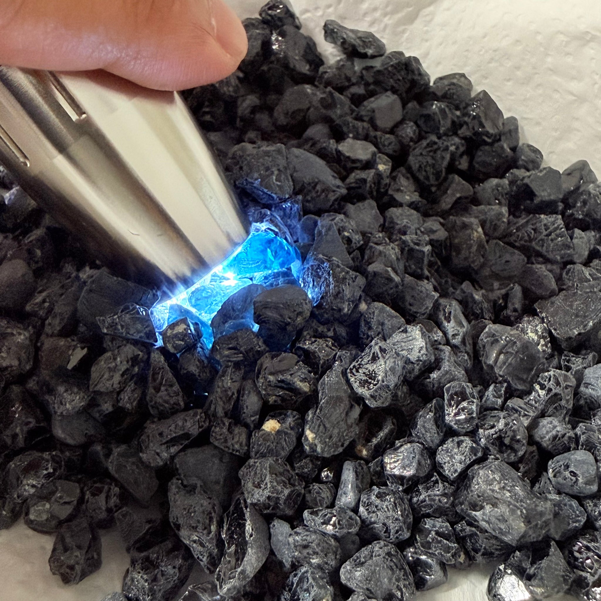Midnight Blue Spinel Lot, 309.70gm / 1548.50ct, Mozambique, Untreated Unheated. All transparent stones, midnight blue but dark in normal light. See both videos. Almost all are vvs. Not sure if heat will lighten it. 3ct-11ct