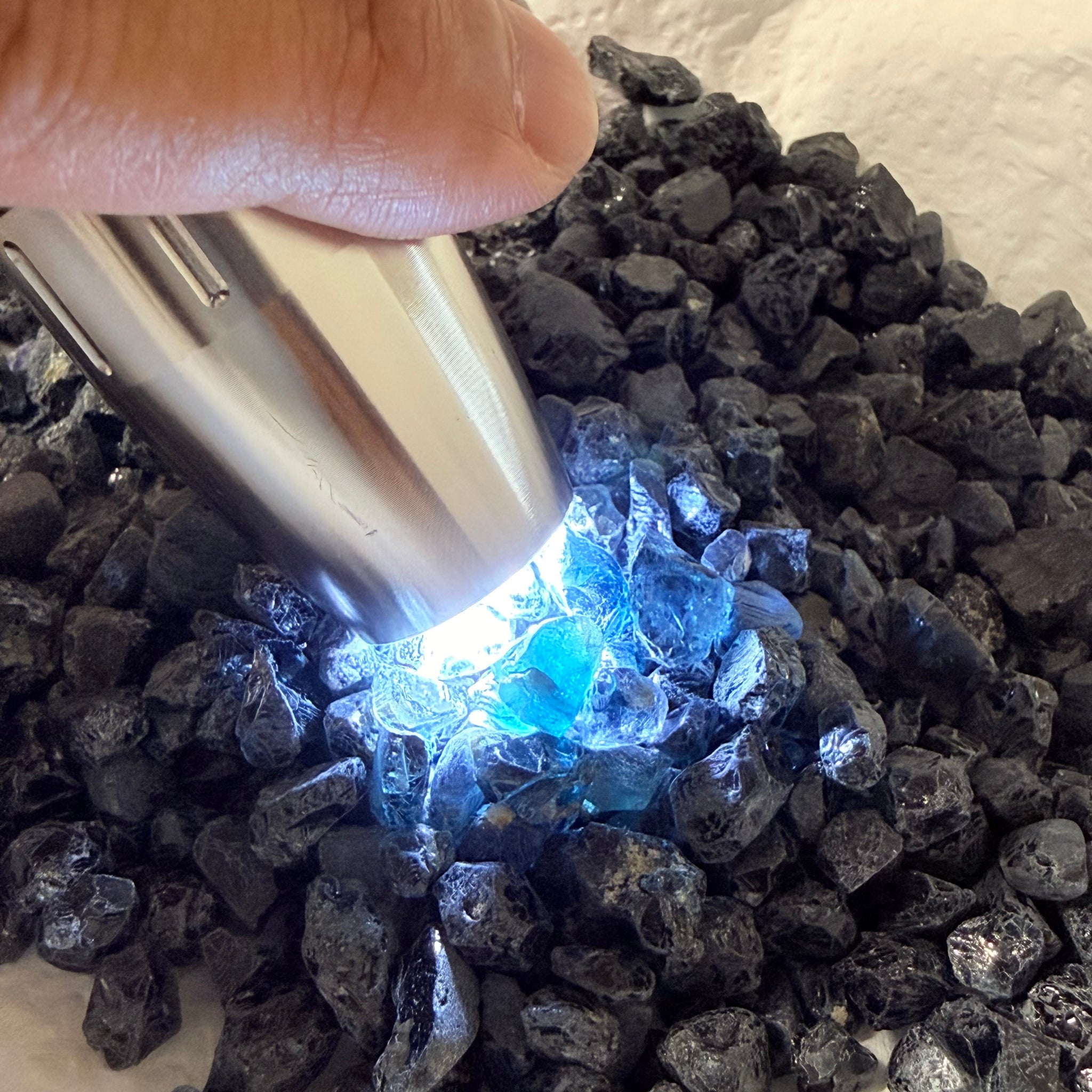 Midnight Blue Spinel Lot, 309.70gm / 1548.50ct, Mozambique, Untreated Unheated. All transparent stones, midnight blue but dark in normal light. See both videos. Almost all are vvs. Not sure if heat will lighten it. 3ct-11ct
