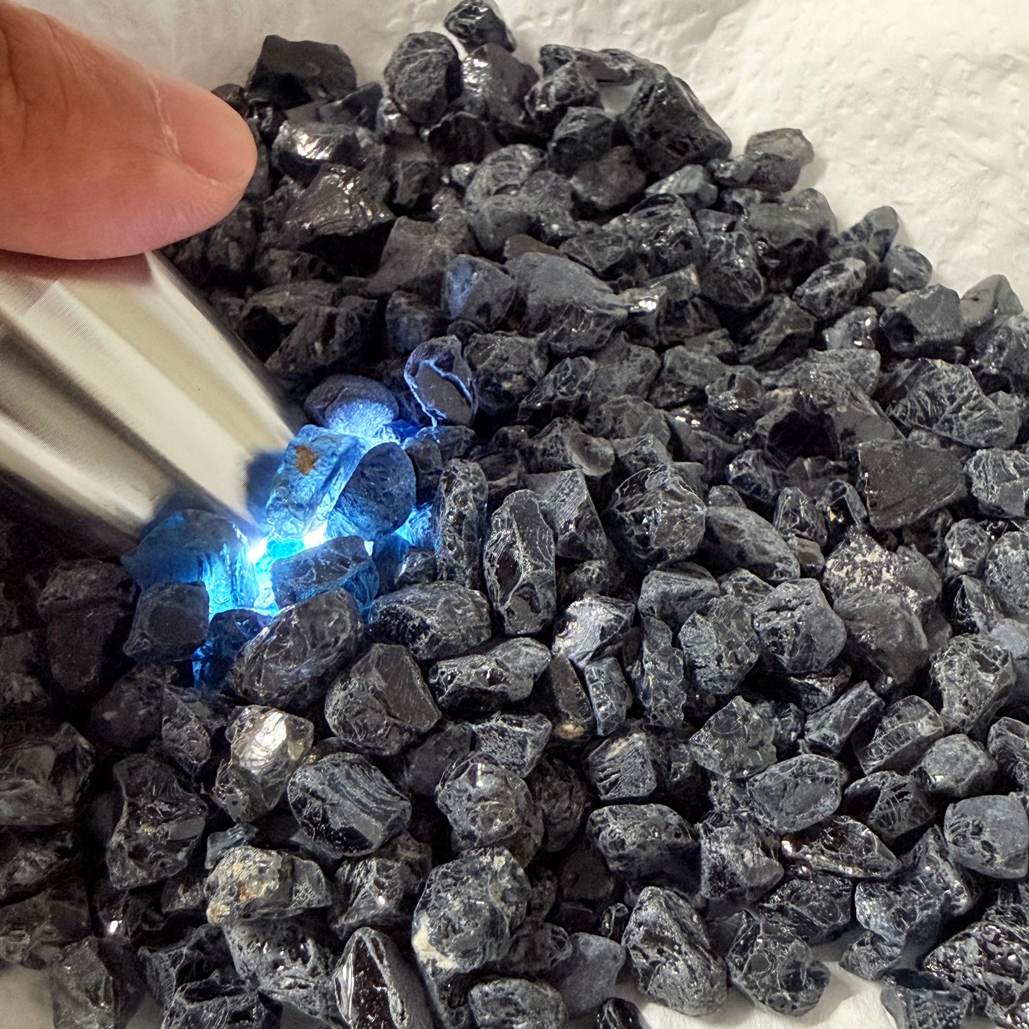 Midnight Blue Spinel Lot, 309.70gm / 1548.50ct, Mozambique, Untreated Unheated. All transparent stones, midnight blue but dark in normal light. See both videos. Almost all are vvs. Not sure if heat will lighten it. 3ct-11ct