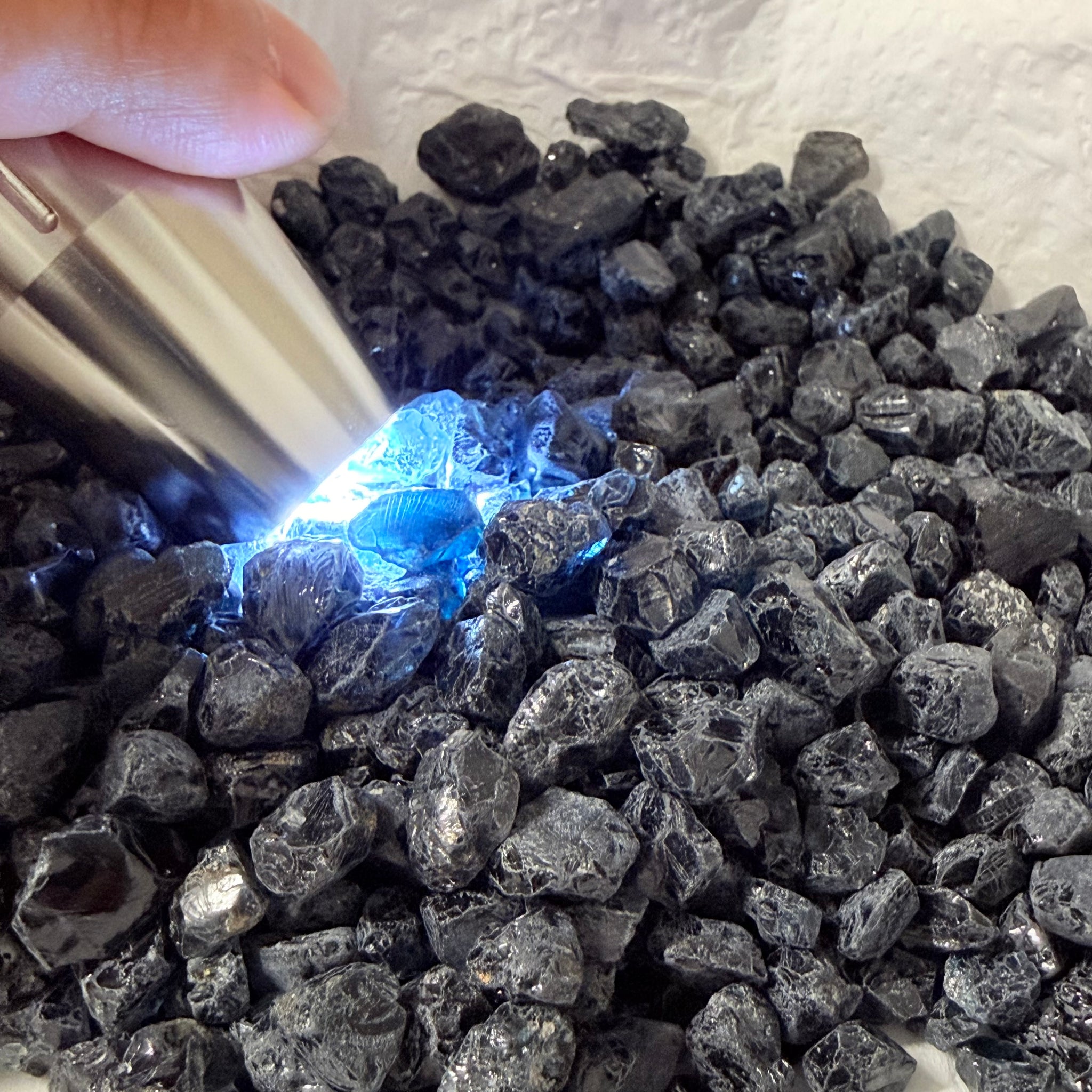 Midnight Blue Spinel Lot, 309.70gm / 1548.50ct, Mozambique, Untreated Unheated. All transparent stones, midnight blue but dark in normal light. See both videos. Almost all are vvs. Not sure if heat will lighten it. 3ct-11ct