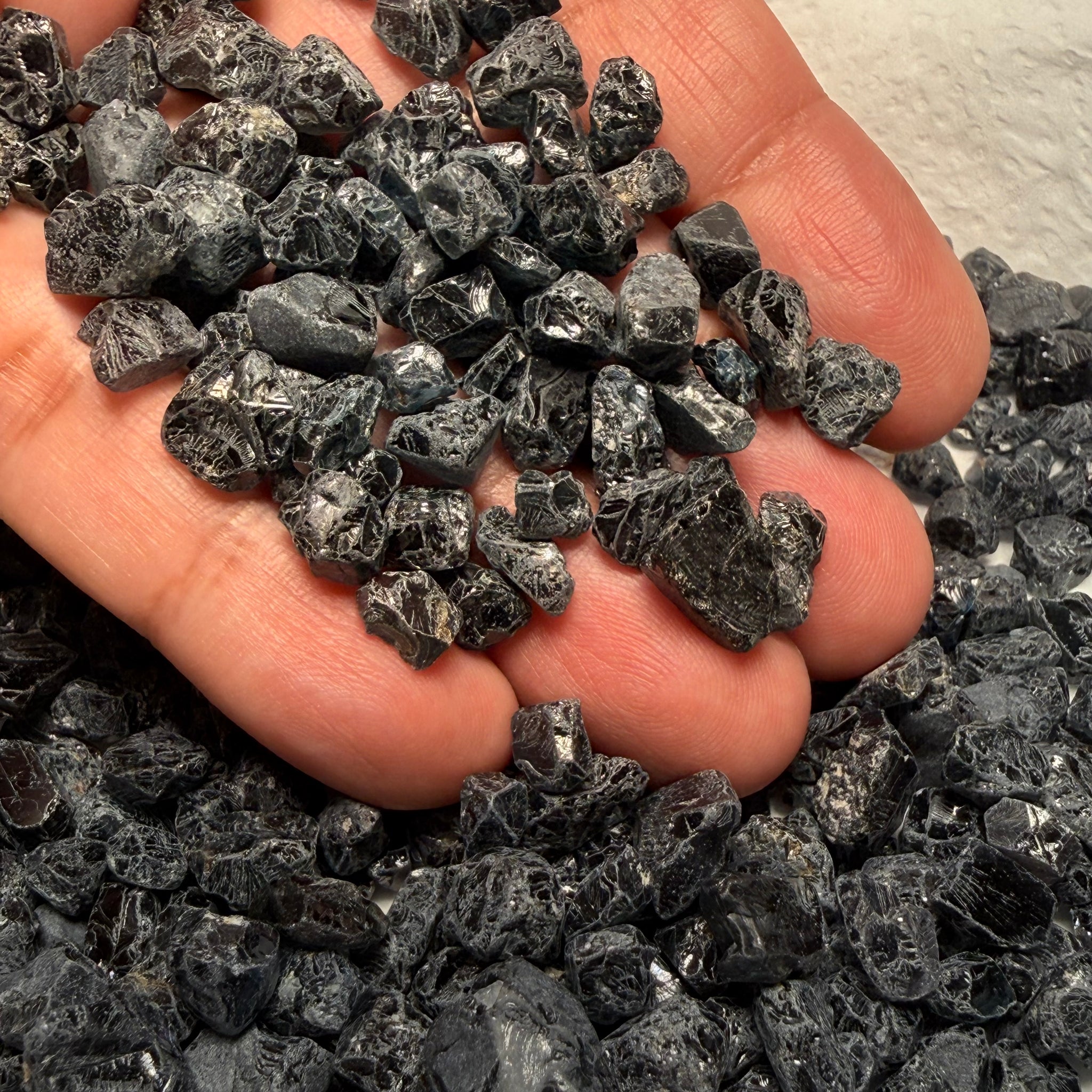 Midnight Blue Spinel Lot, 309.70gm / 1548.50ct, Mozambique, Untreated Unheated. All transparent stones, midnight blue but dark in normal light. See both videos. Almost all are vvs. Not sure if heat will lighten it. 3ct-11ct