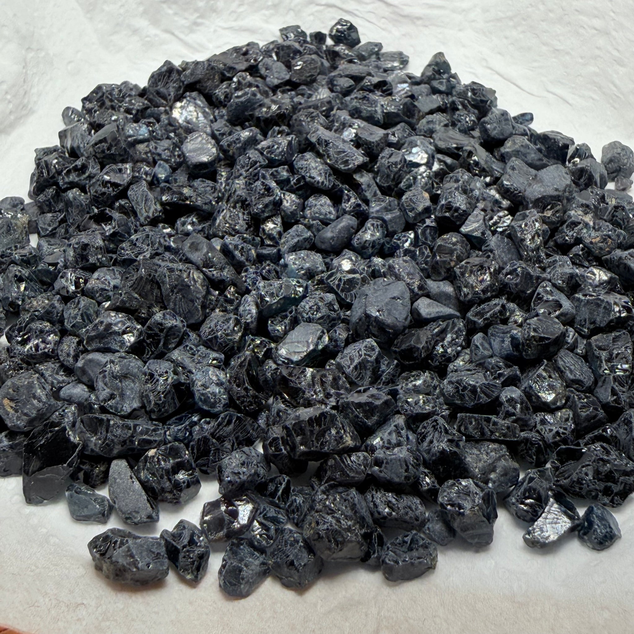 Midnight Blue Spinel Lot, 309.70gm / 1548.50ct, Mozambique, Untreated Unheated. All transparent stones, midnight blue but dark in normal light. See both videos. Almost all are vvs. Not sure if heat will lighten it. 3ct-11ct