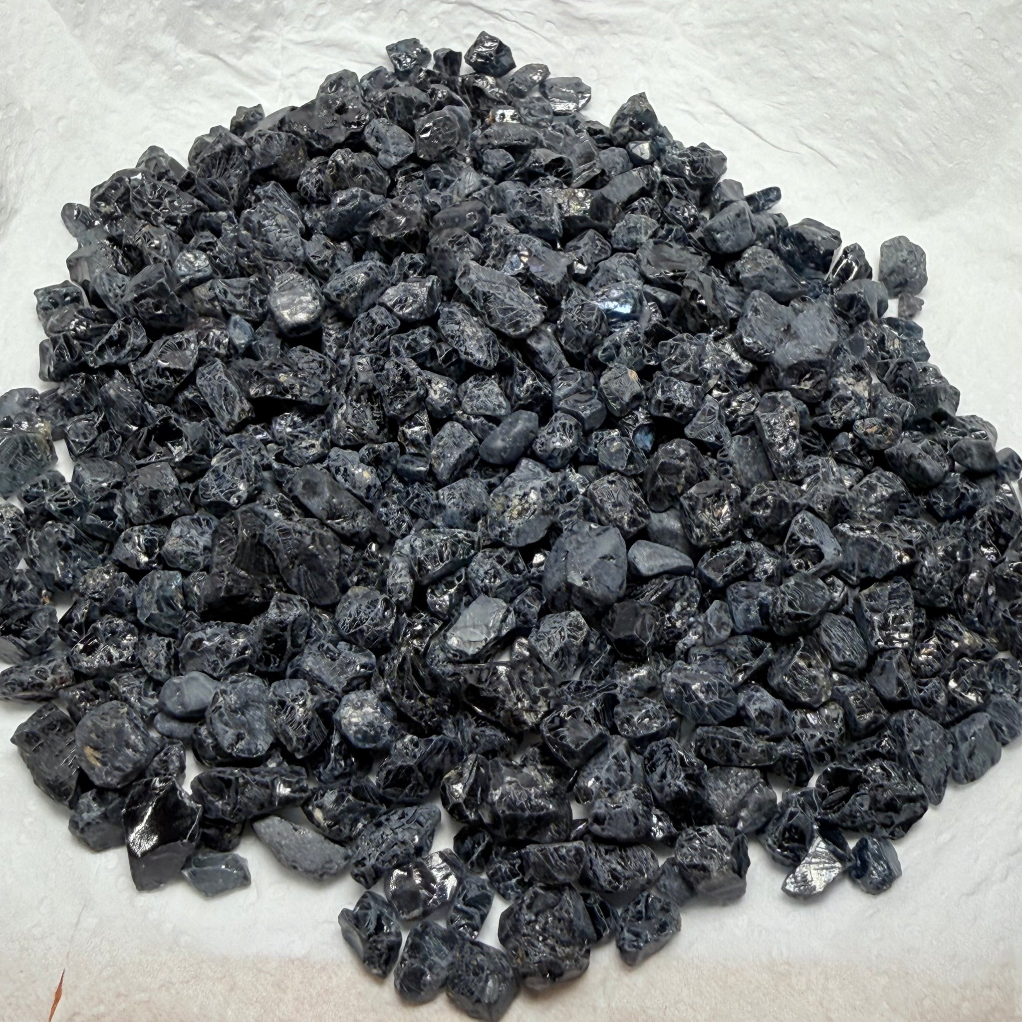Midnight Blue Spinel Lot, 309.70gm / 1548.50ct, Mozambique, Untreated Unheated. All transparent stones, midnight blue but dark in normal light. See both videos. Almost all are vvs. Not sure if heat will lighten it. 3ct-11ct