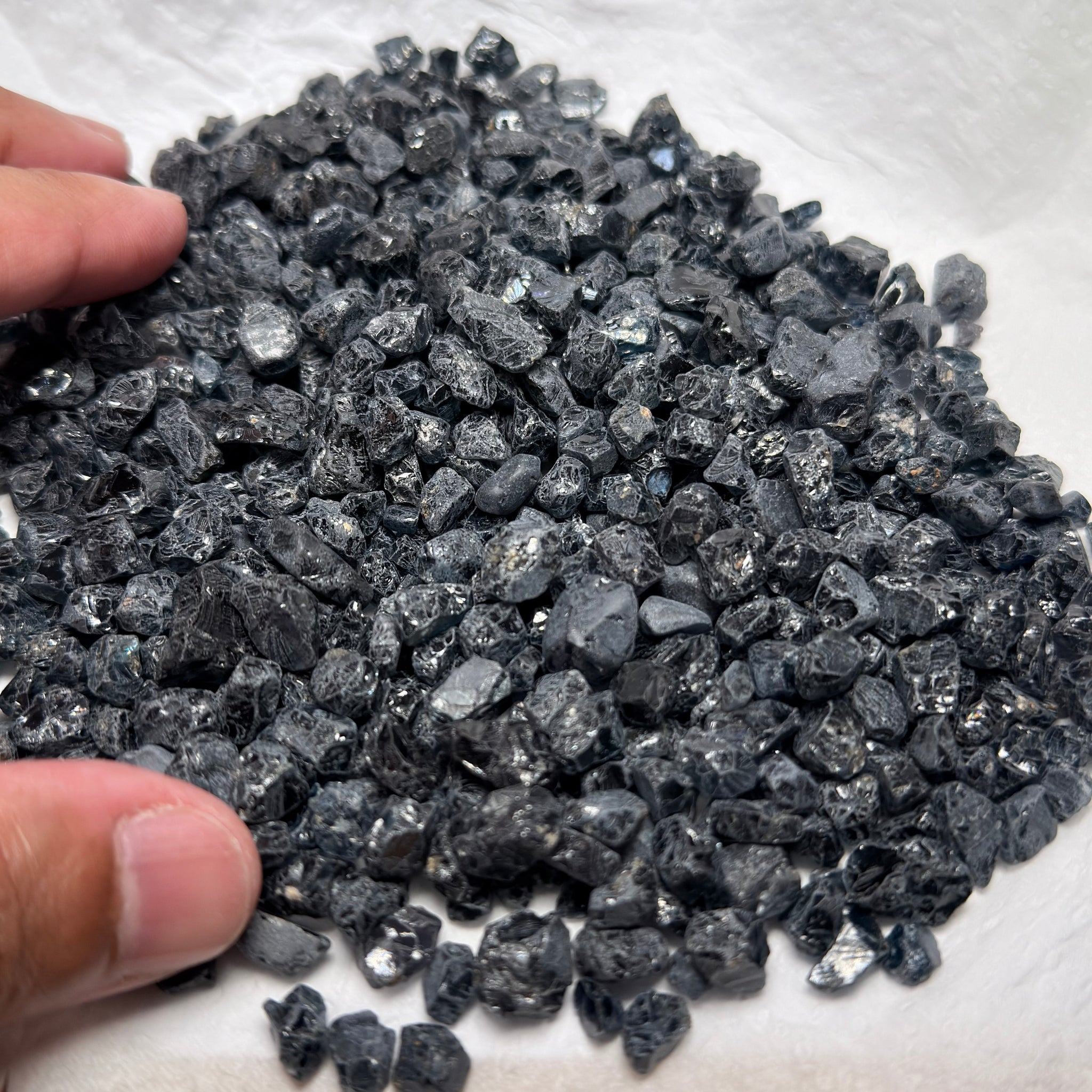 Midnight Blue Spinel Lot, 309.70gm / 1548.50ct, Mozambique, Untreated Unheated. All transparent stones, midnight blue but dark in normal light. See both videos. Almost all are vvs. Not sure if heat will lighten it. 3ct-11ct