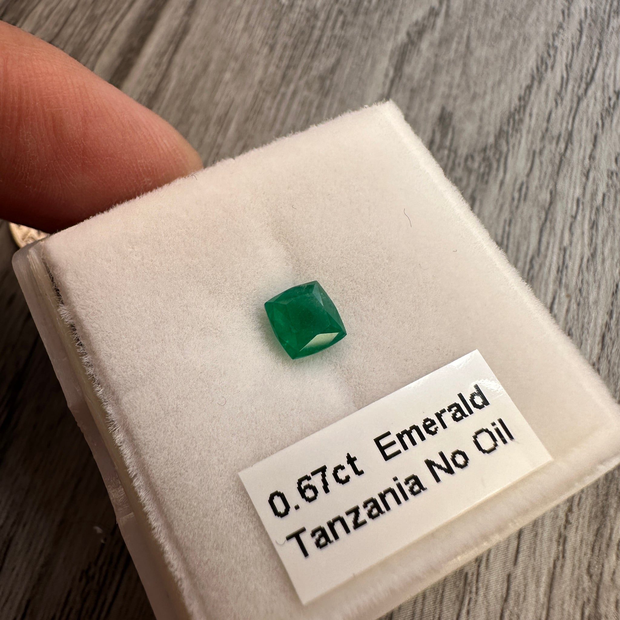 Emerald, 0.67ct, Tanzania, No Oil, Untreated Unheated.
