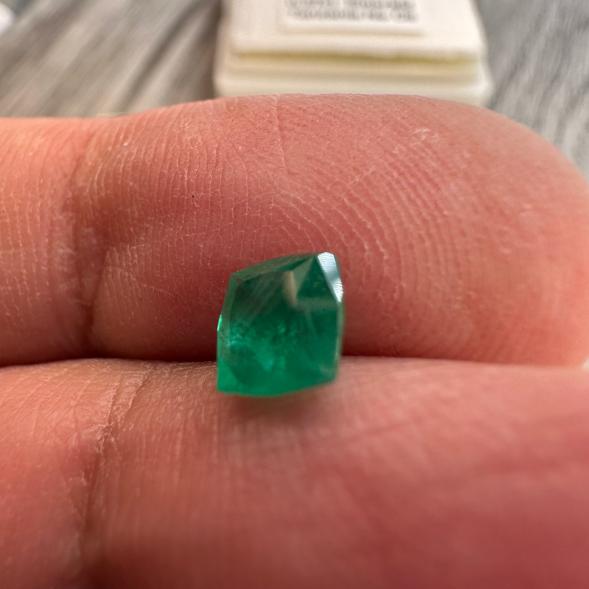 Emerald, 0.67ct, Tanzania, No Oil, Untreated Unheated.