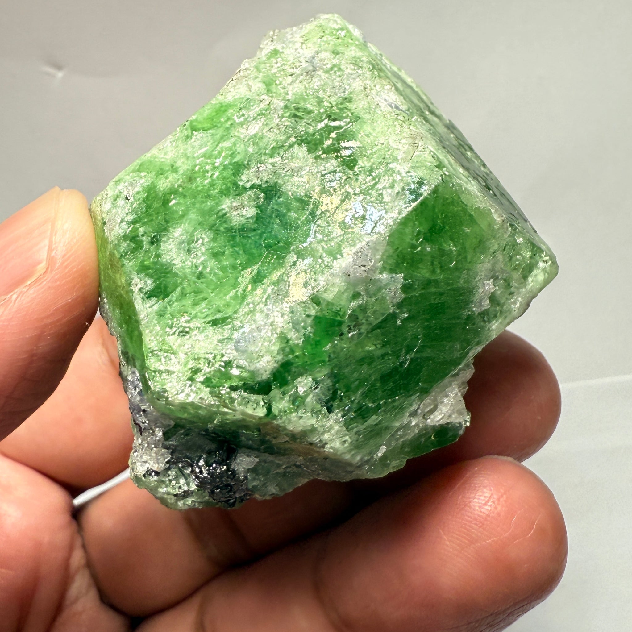 Tsavorite Crystal, can you see the gemmy portion in the Crystal?126.50gm / 632.00ct, Merelani, Tanzania, Unheated Untreated