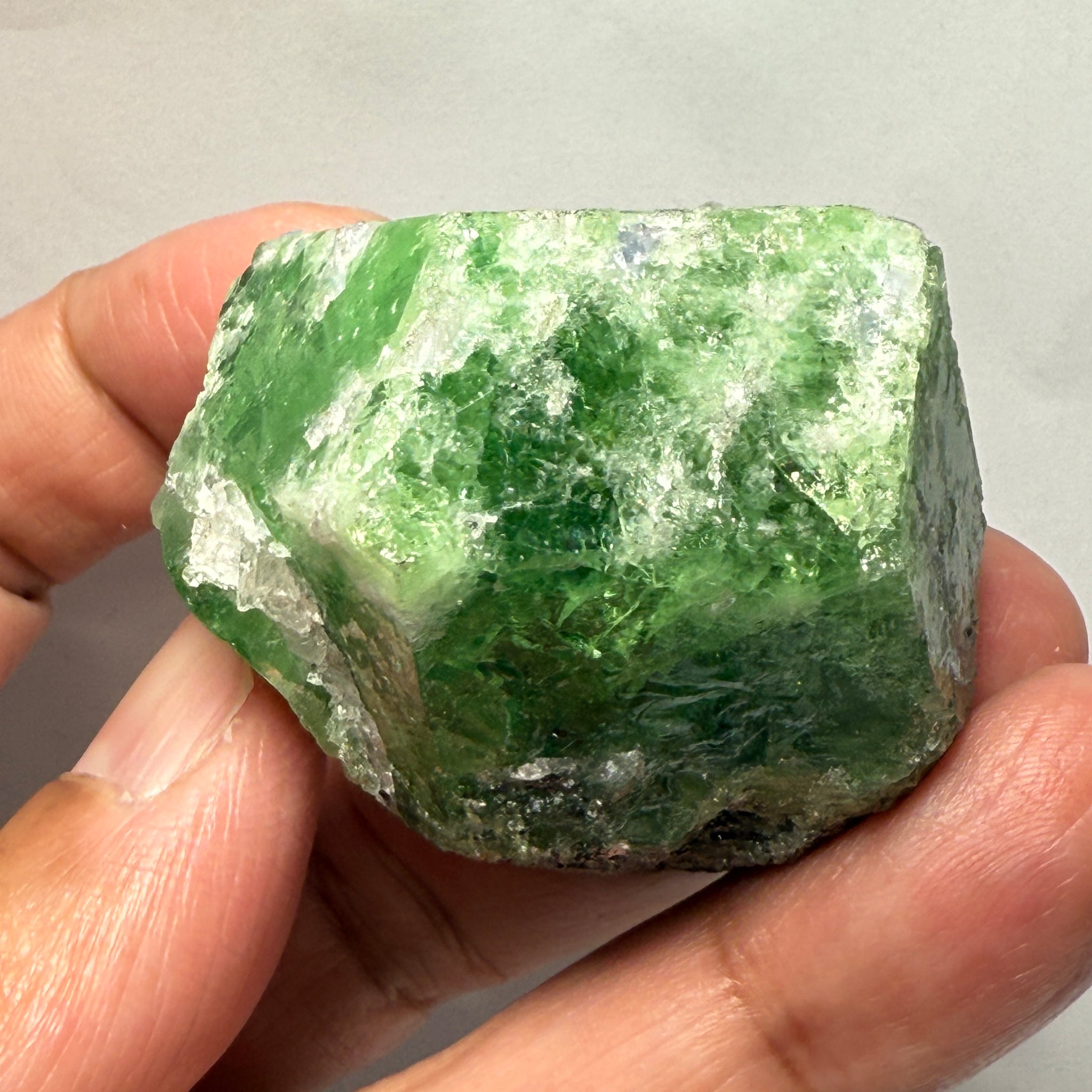Tsavorite Crystal, can you see the gemmy portion in the Crystal?126.50gm / 632.00ct, Merelani, Tanzania, Unheated Untreated