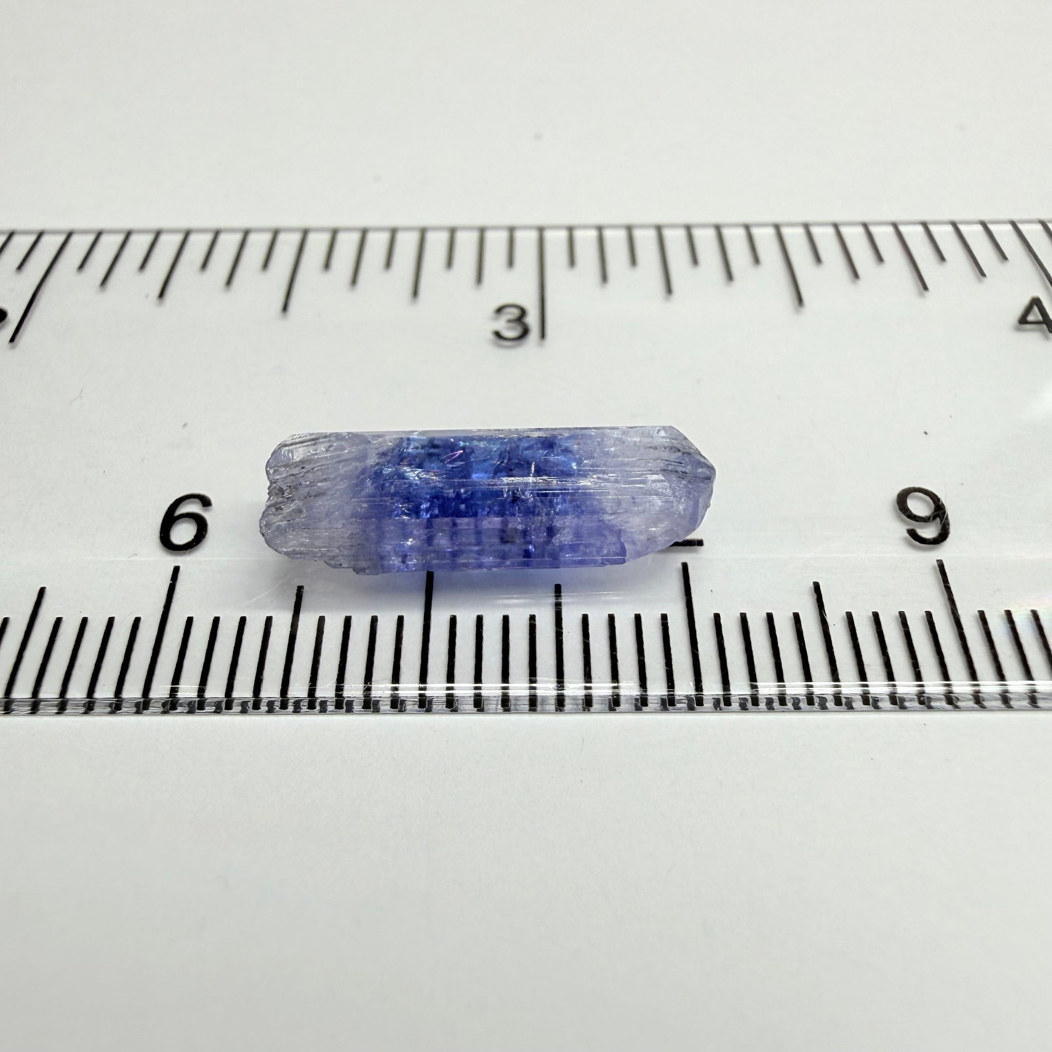 Tanzanite Crystal double terminated, 4.53ct, Merelani, Tanzania. Gently Heated