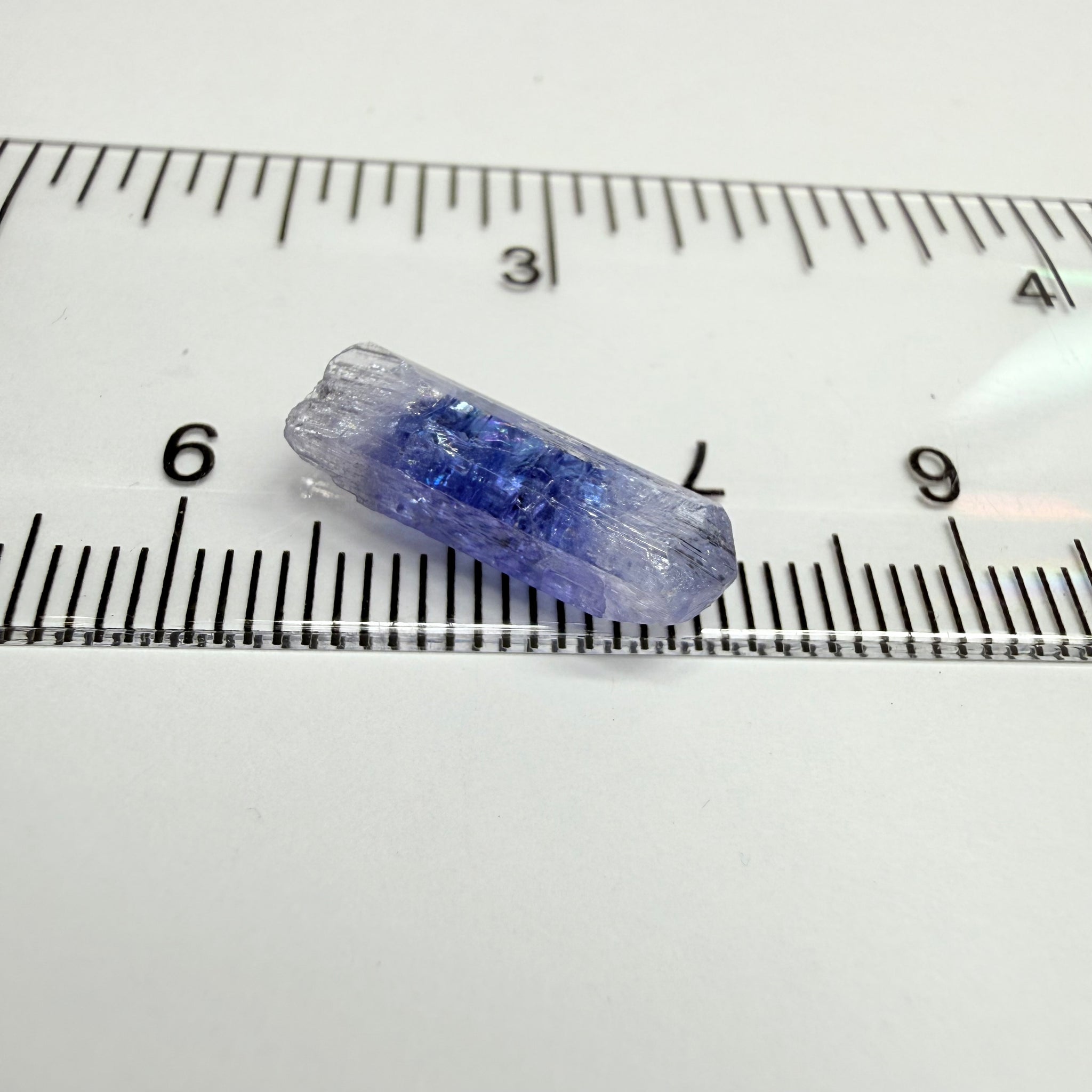 Tanzanite Crystal double terminated, 4.53ct, Merelani, Tanzania. Gently Heated
