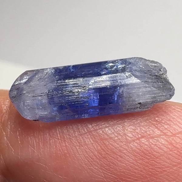 Tanzanite Crystal double terminated, 4.53ct, Merelani, Tanzania. Gently Heated
