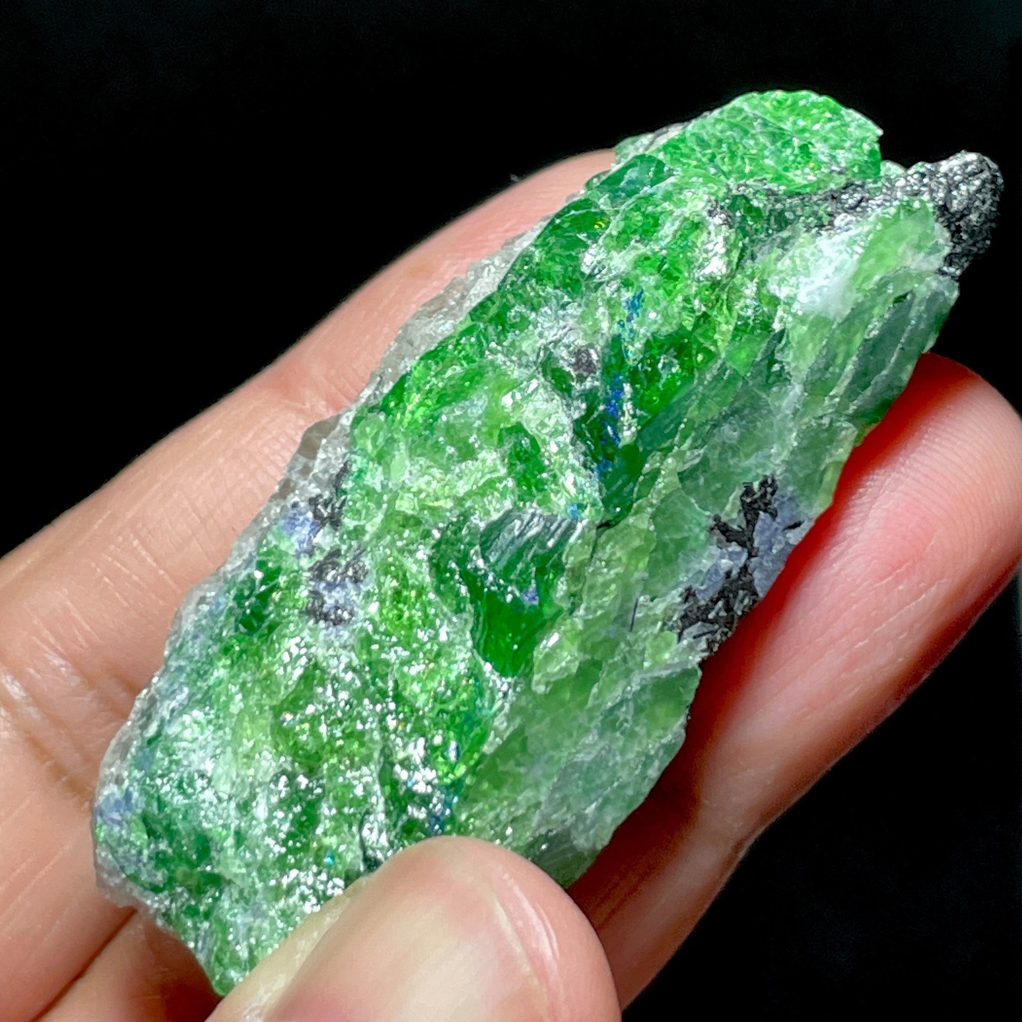 39.60Gm Tsavorite And Tanzanite Crystal On Matrix Merelani Tanzania. 5.67 X 1.83 2.29 Cm