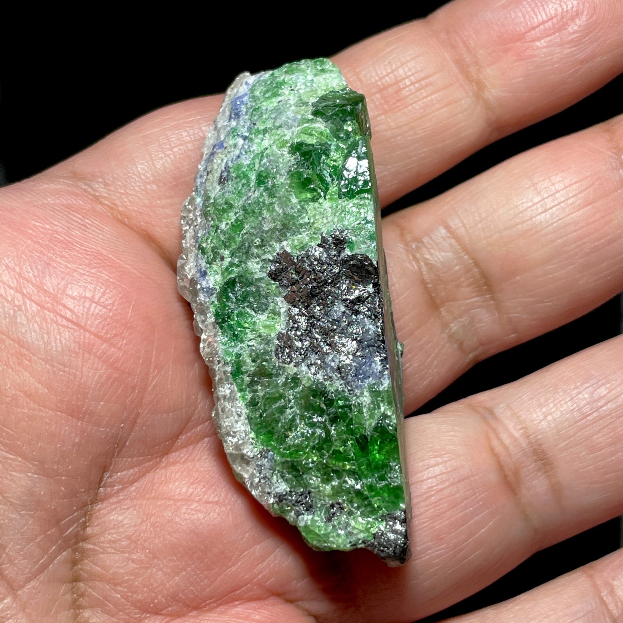 39.60Gm Tsavorite And Tanzanite Crystal On Matrix Merelani Tanzania. 5.67 X 1.83 2.29 Cm