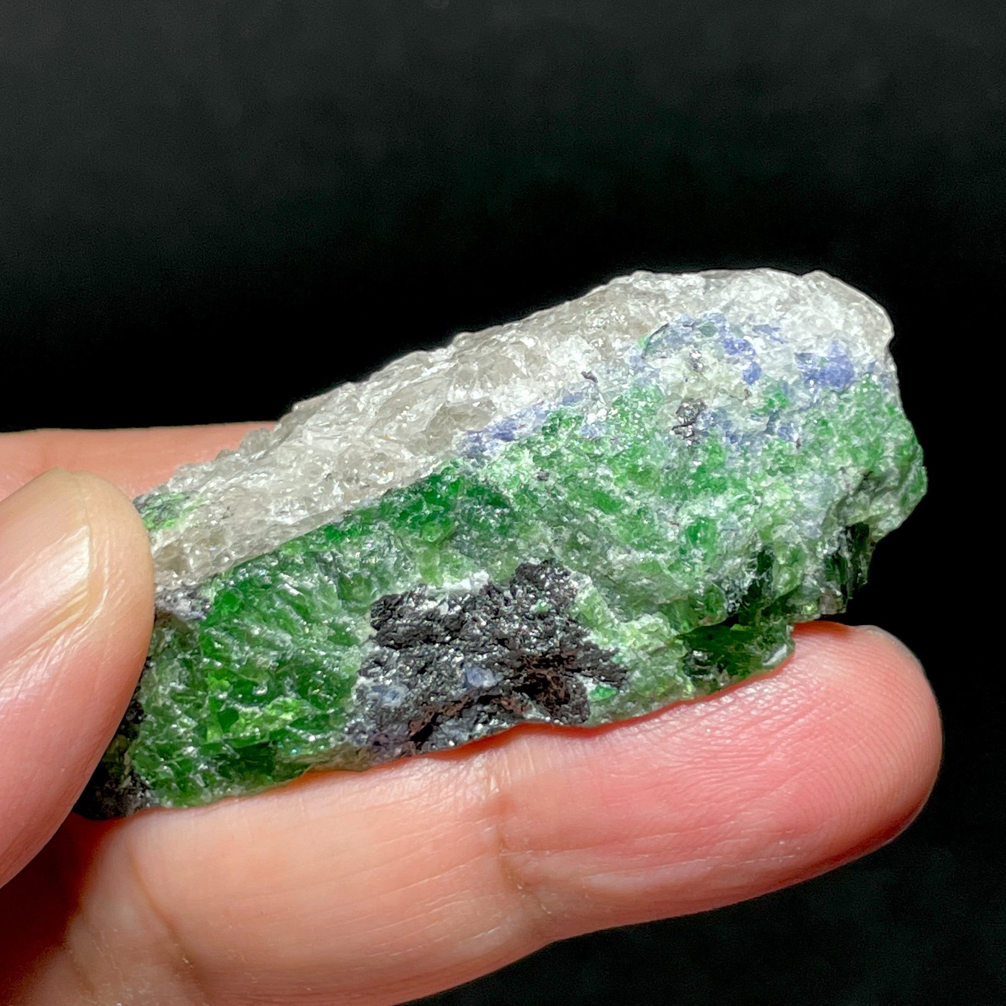 39.60Gm Tsavorite And Tanzanite Crystal On Matrix Merelani Tanzania. 5.67 X 1.83 2.29 Cm