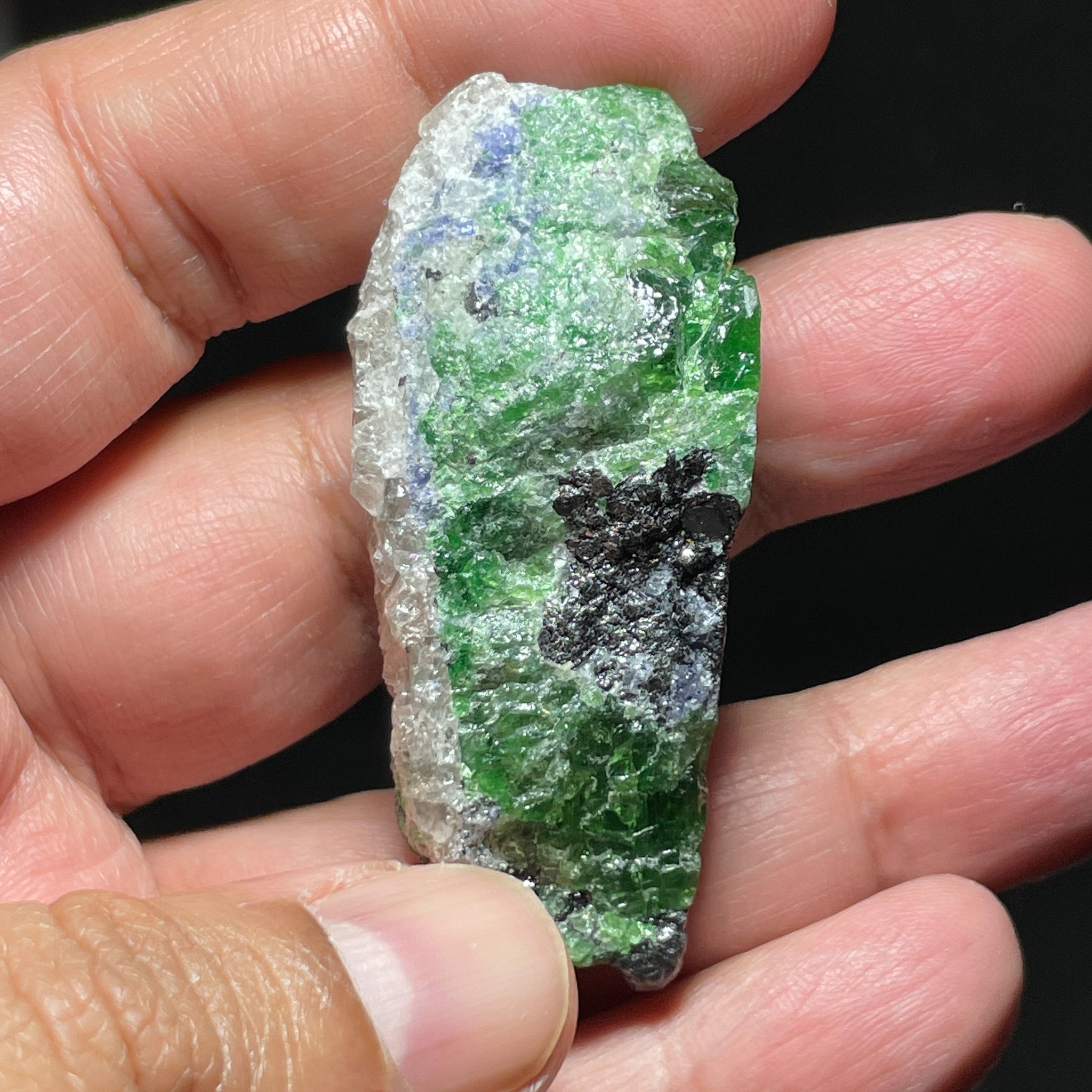 39.60Gm Tsavorite And Tanzanite Crystal On Matrix Merelani Tanzania. 5.67 X 1.83 2.29 Cm
