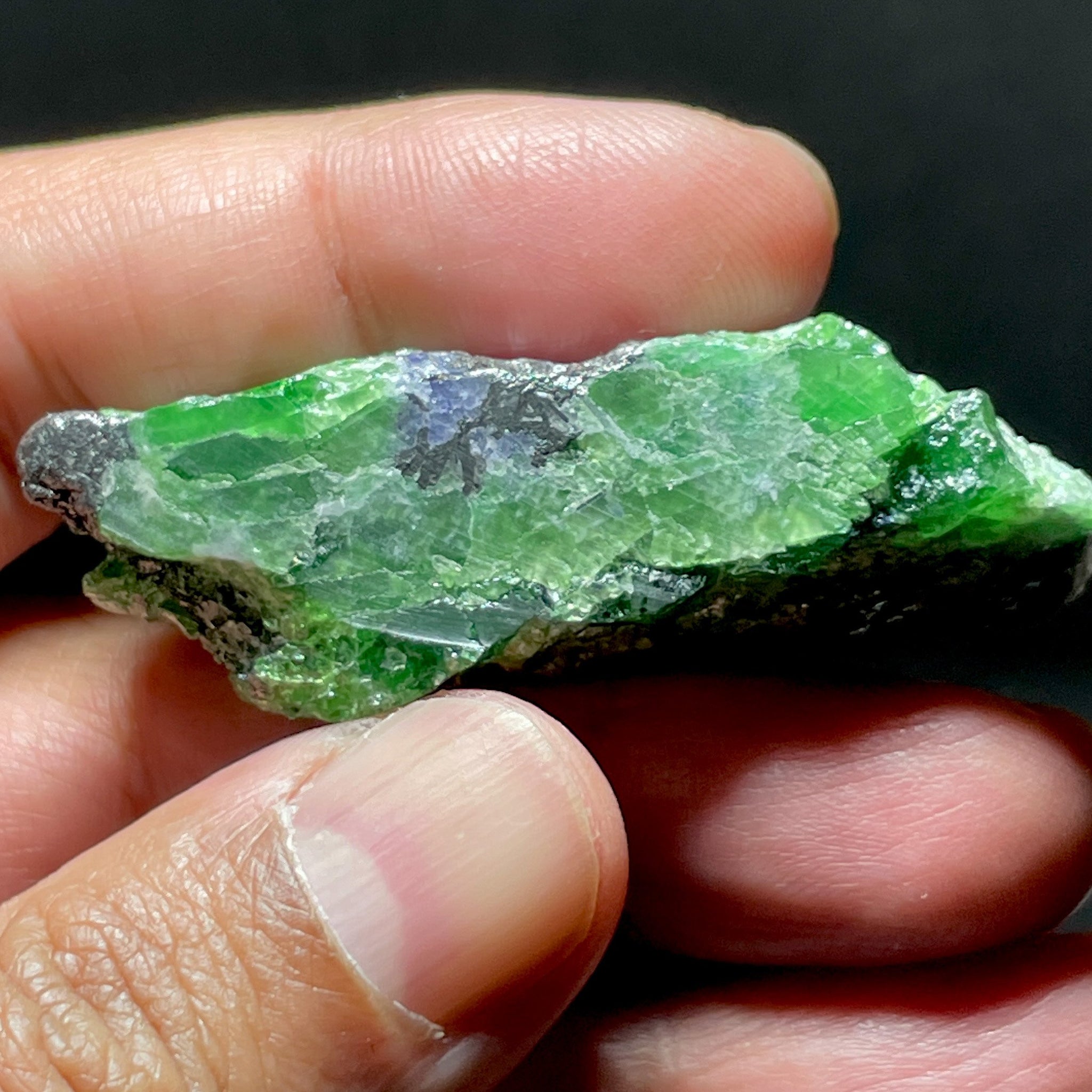 39.60Gm Tsavorite And Tanzanite Crystal On Matrix Merelani Tanzania. 5.67 X 1.83 2.29 Cm