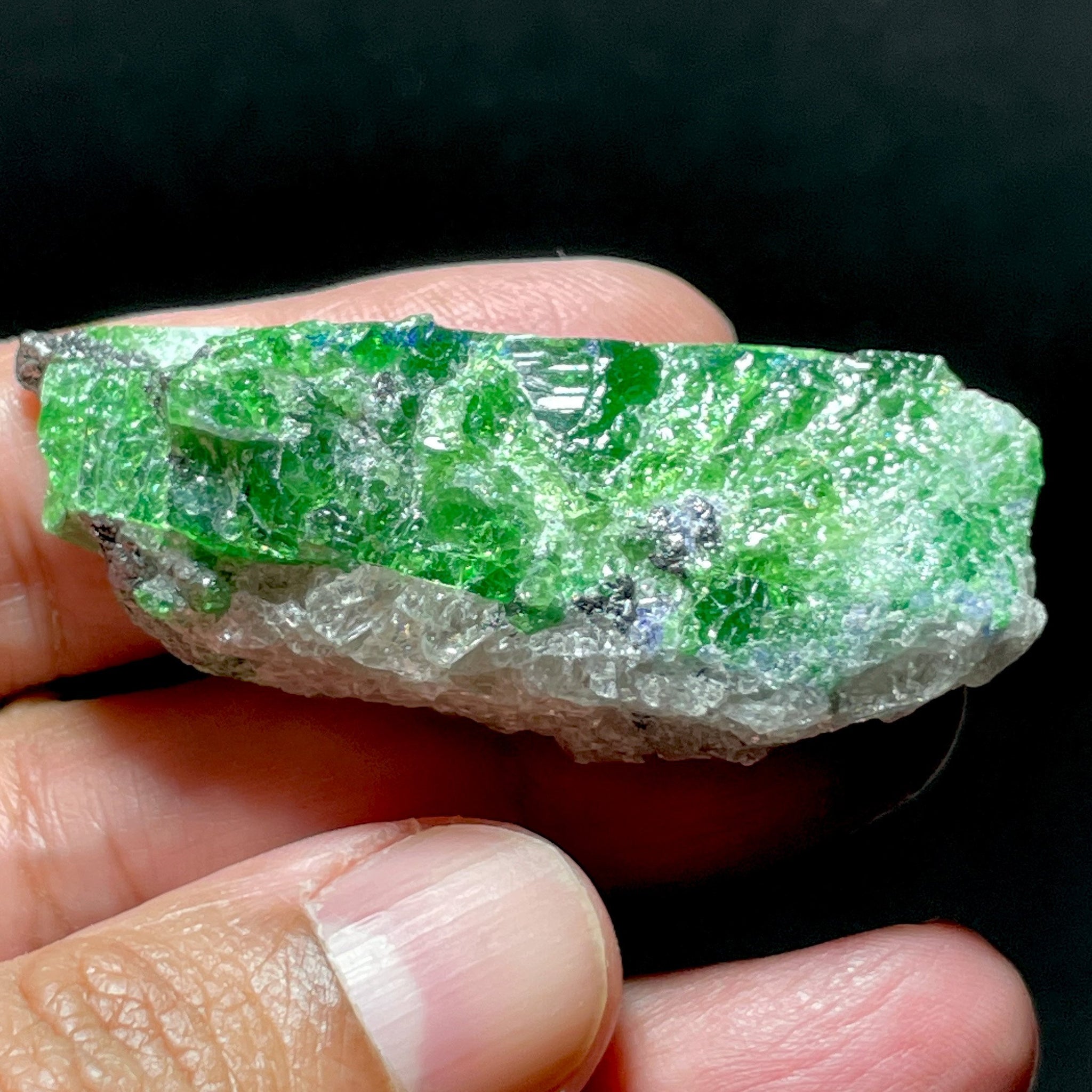 39.60Gm Tsavorite And Tanzanite Crystal On Matrix Merelani Tanzania. 5.67 X 1.83 2.29 Cm