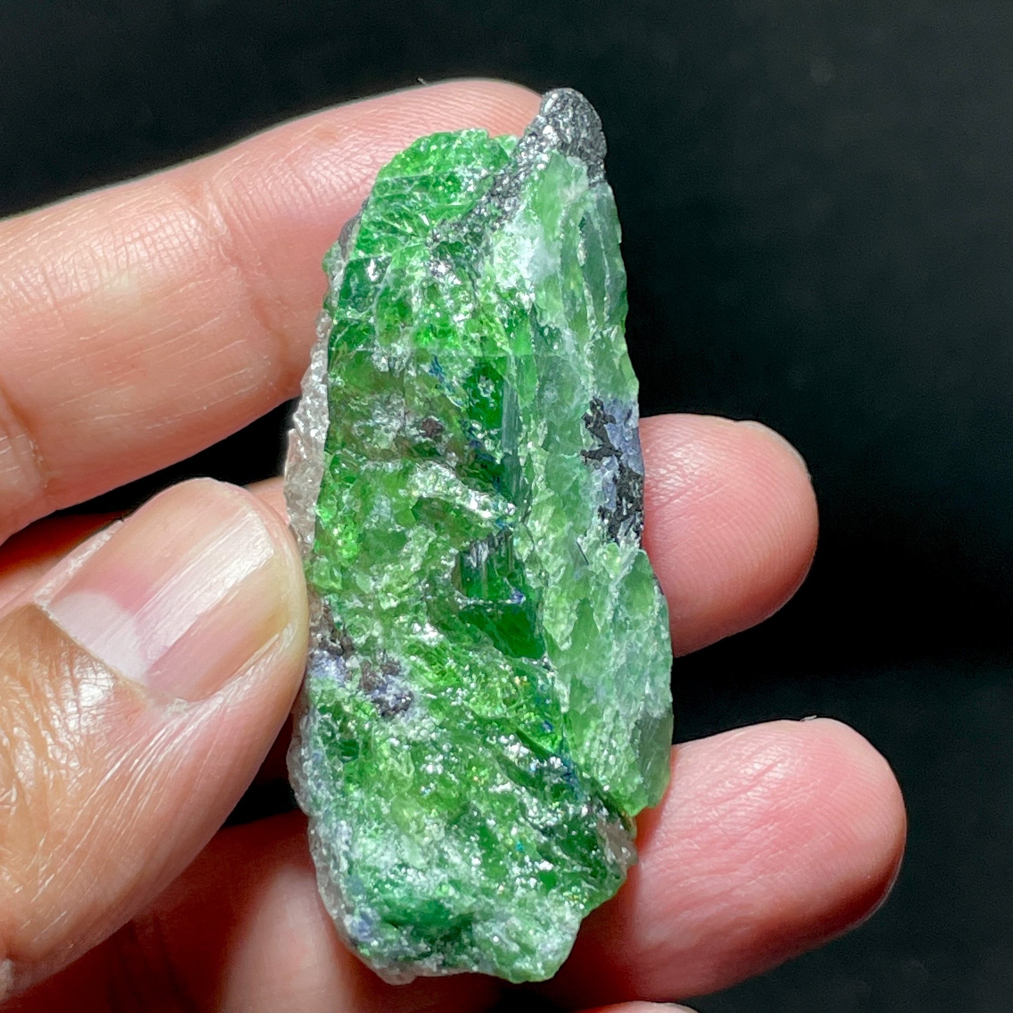 39.60Gm Tsavorite And Tanzanite Crystal On Matrix Merelani Tanzania. 5.67 X 1.83 2.29 Cm