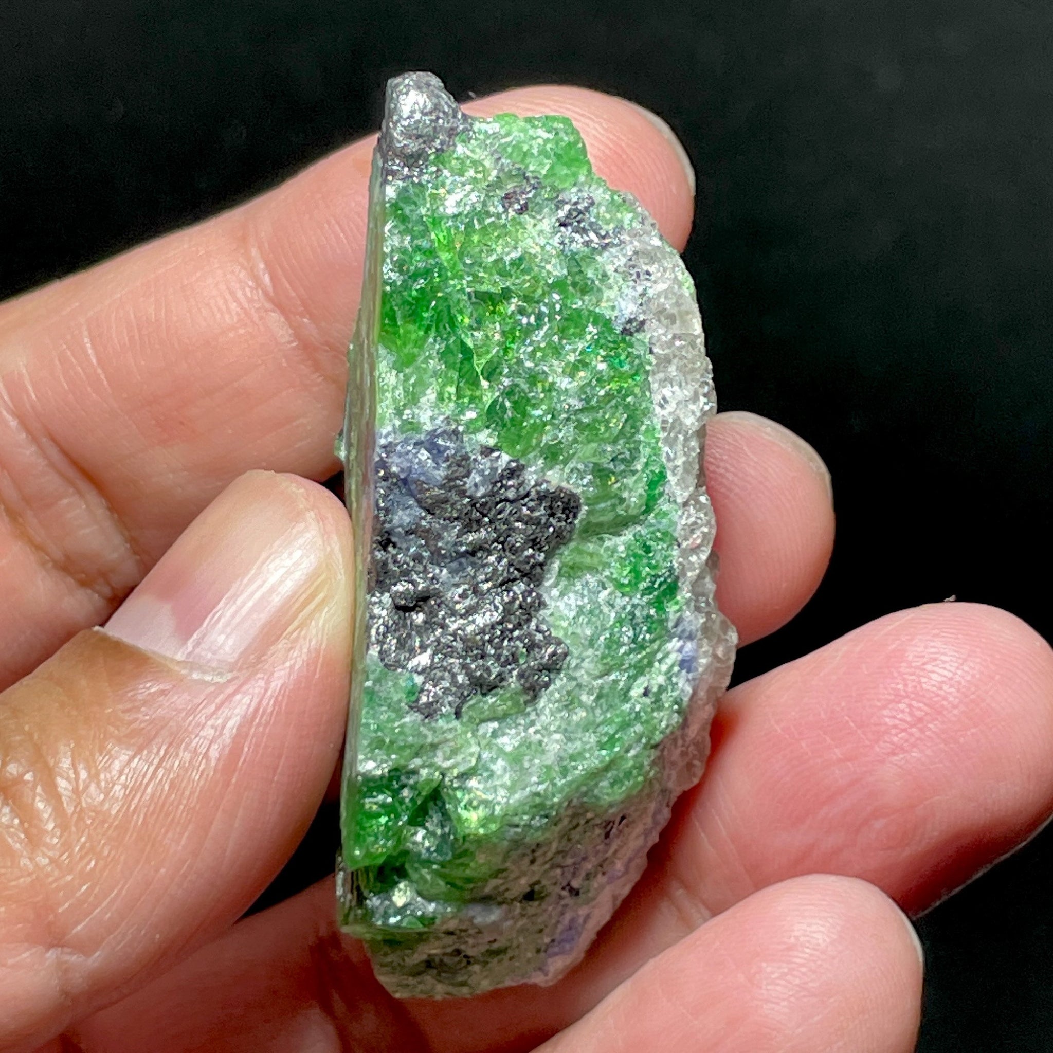 39.60Gm Tsavorite And Tanzanite Crystal On Matrix Merelani Tanzania. 5.67 X 1.83 2.29 Cm