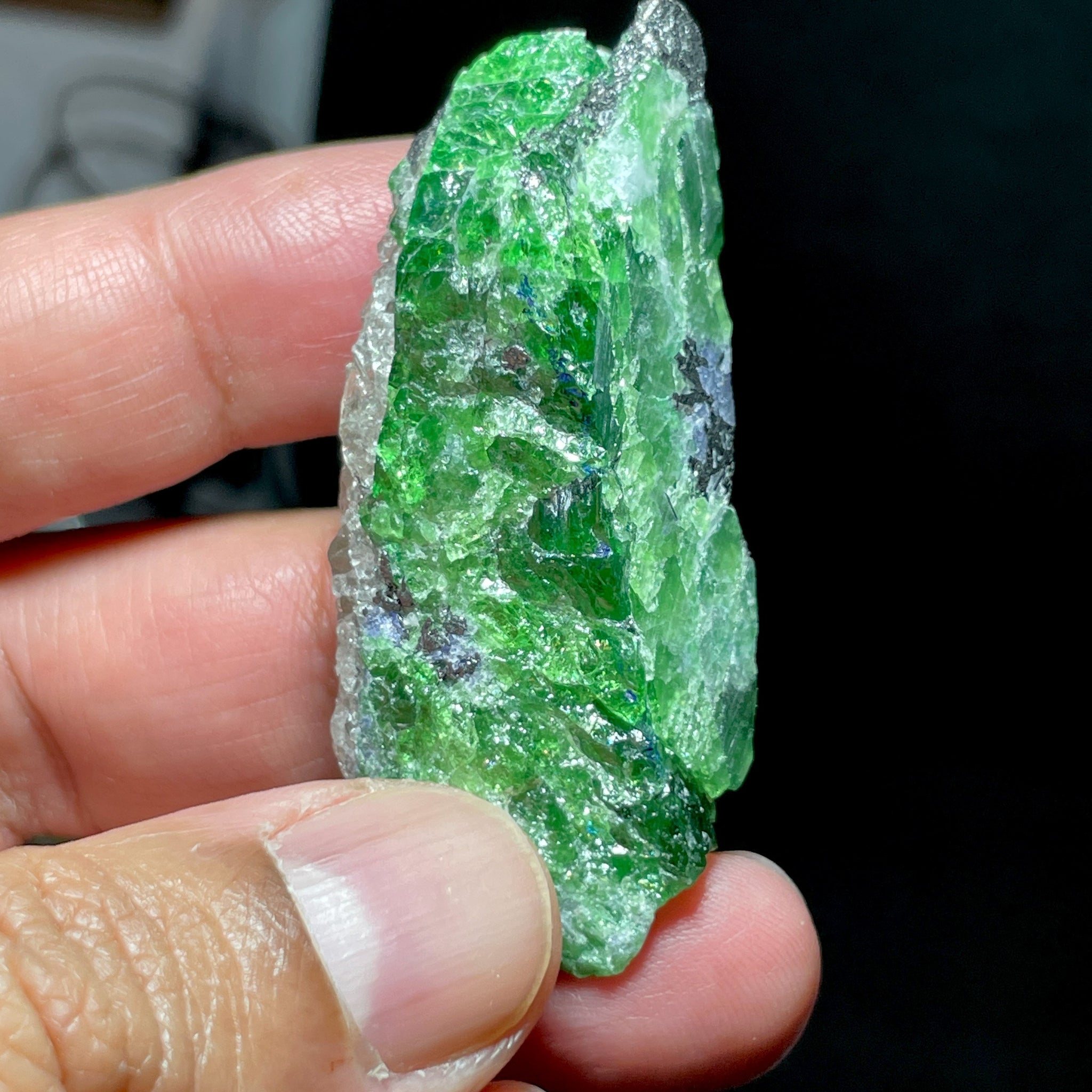 39.60Gm Tsavorite And Tanzanite Crystal On Matrix Merelani Tanzania. 5.67 X 1.83 2.29 Cm