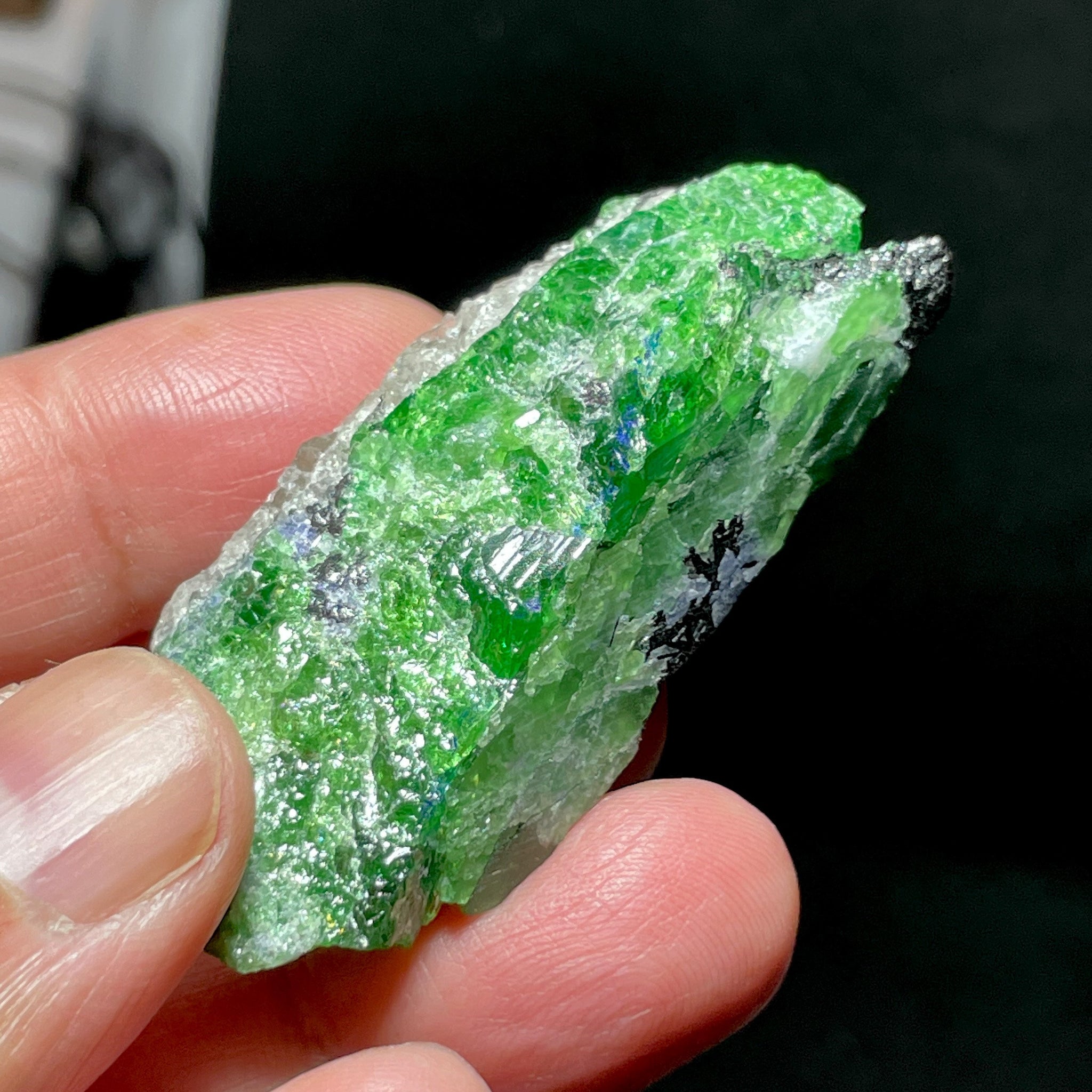 39.60Gm Tsavorite And Tanzanite Crystal On Matrix Merelani Tanzania. 5.67 X 1.83 2.29 Cm