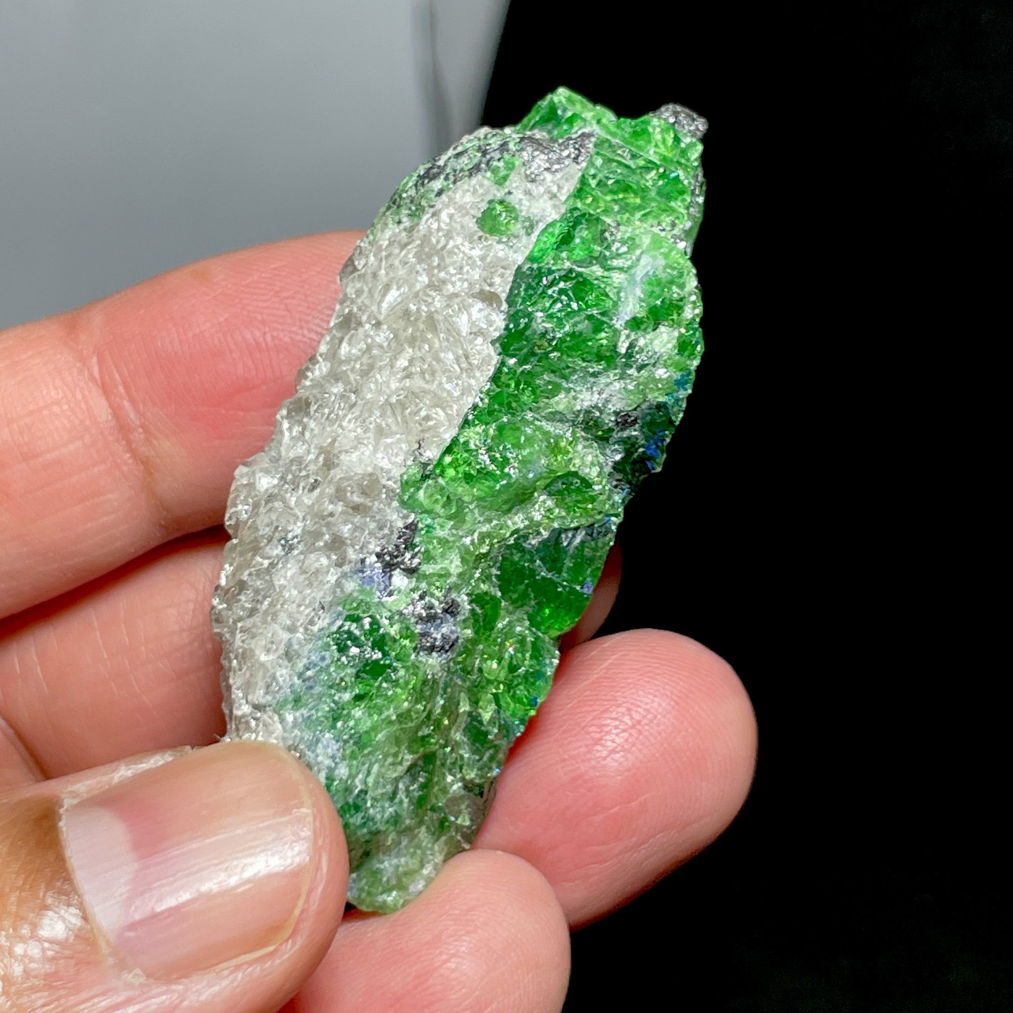 39.60Gm Tsavorite And Tanzanite Crystal On Matrix Merelani Tanzania. 5.67 X 1.83 2.29 Cm