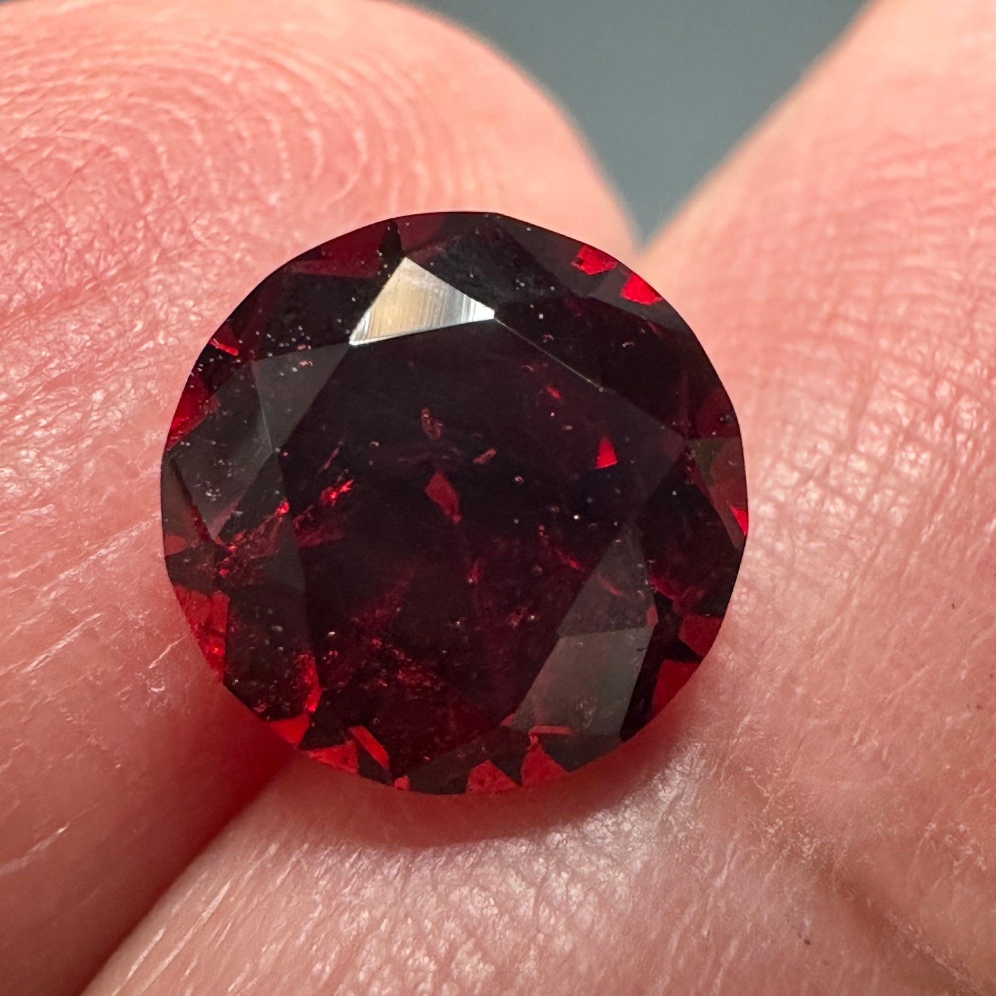 Umba Garnet, 2.70ct, Tanzania. Untreated Unheated, dark with slight spots