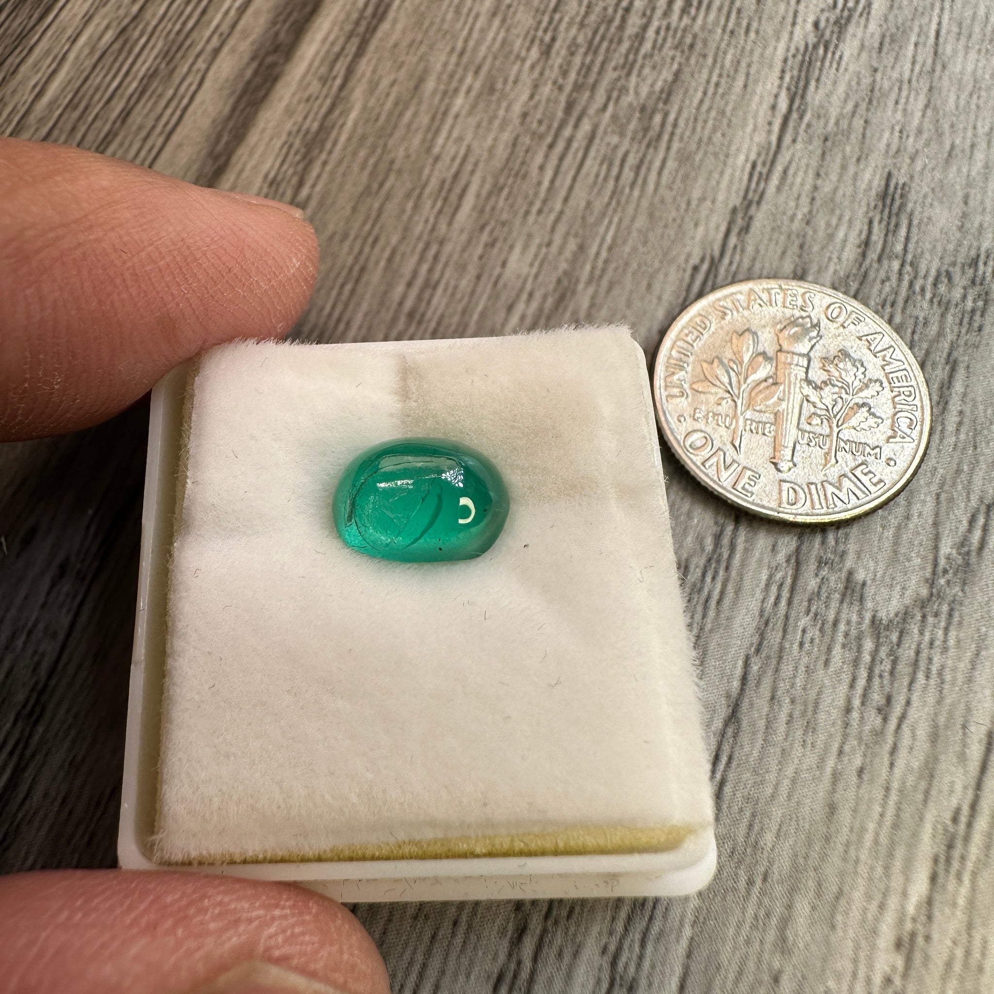 Emerald, 1.99ct, Tanzania, No Oil, Untreated Unheated. Internal fracture that would have normally been hidden with oil