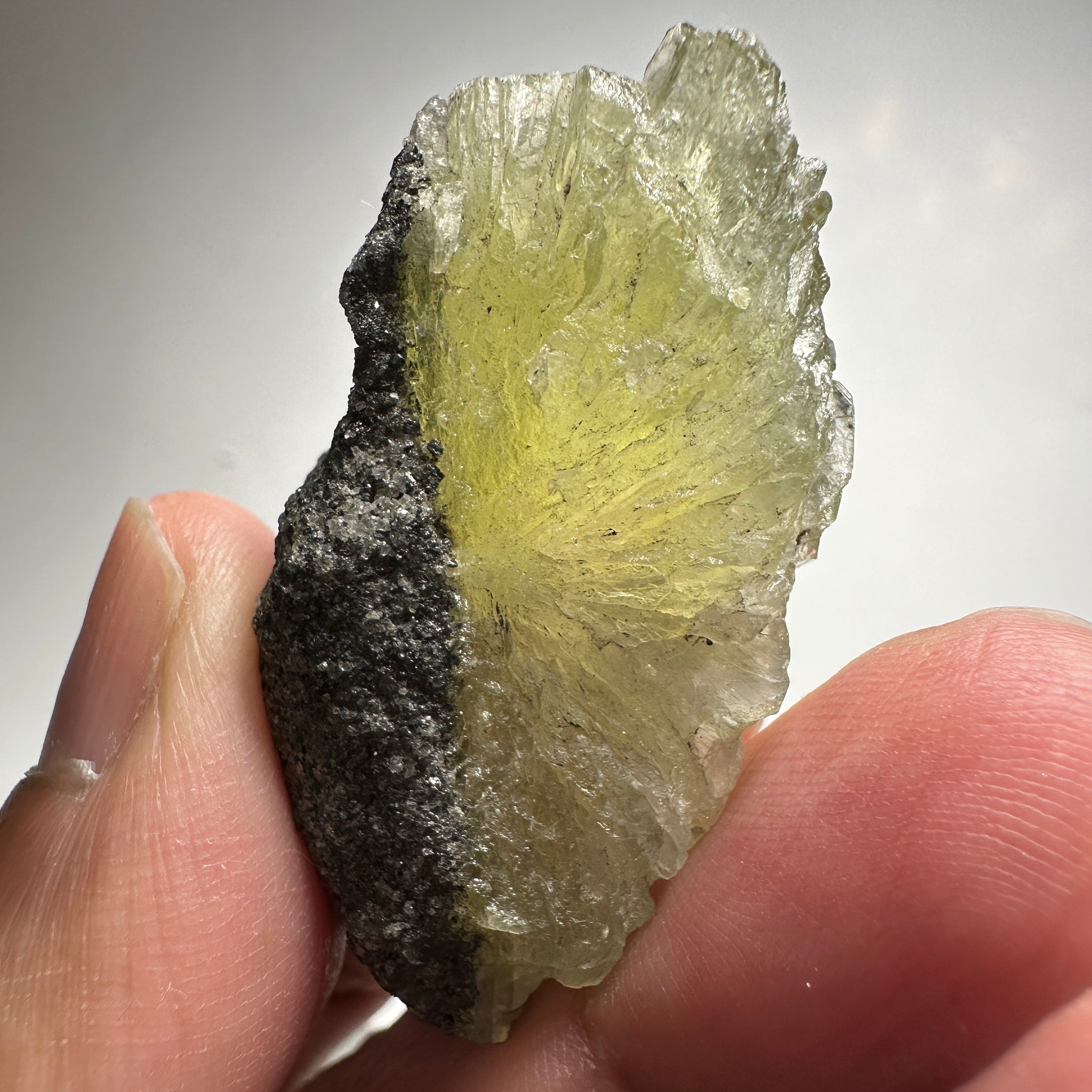 Prehinite Crystal, 131ct / 26.20gm, Merelani, Tanzania, Untreated Unheated. 46.20mm x 24.80mm x 20.00mm