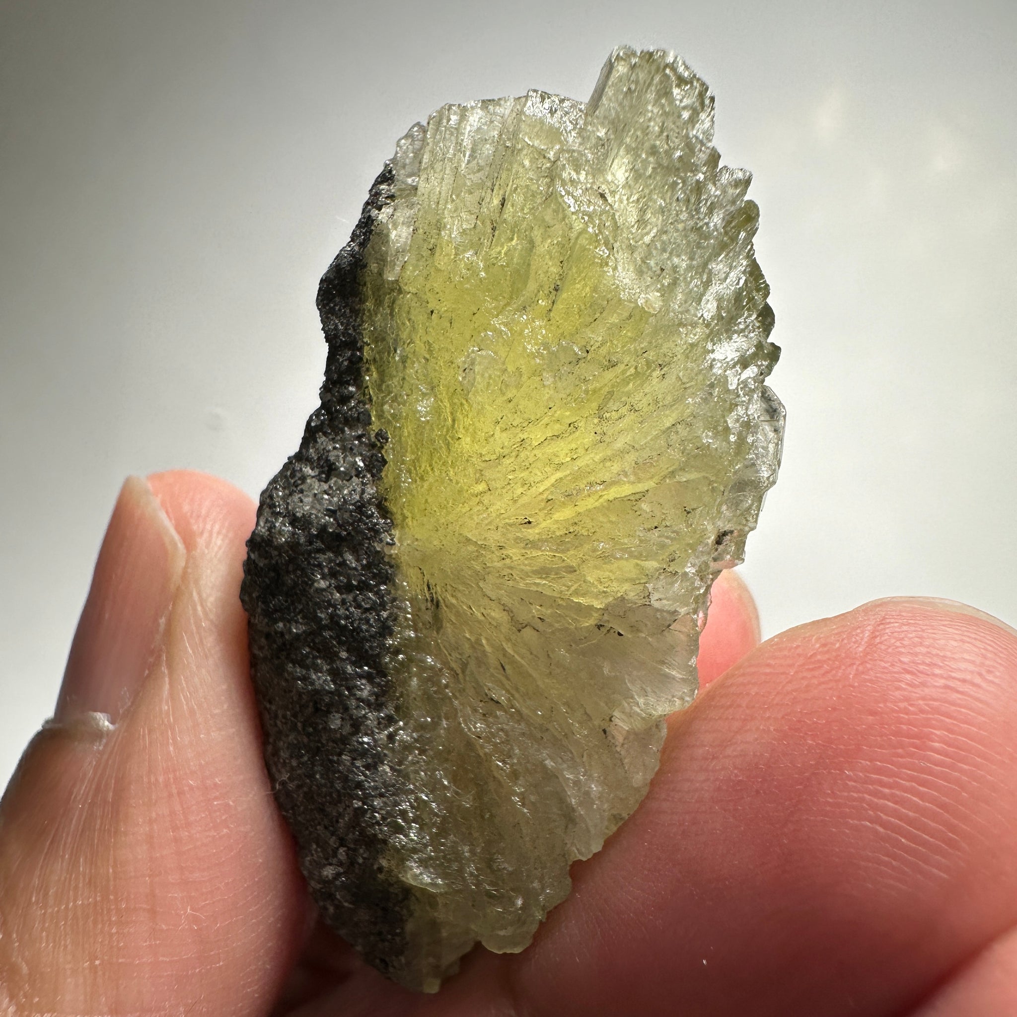 Prehinite Crystal, 131ct / 26.20gm, Merelani, Tanzania, Untreated Unheated. 46.20mm x 24.80mm x 20.00mm