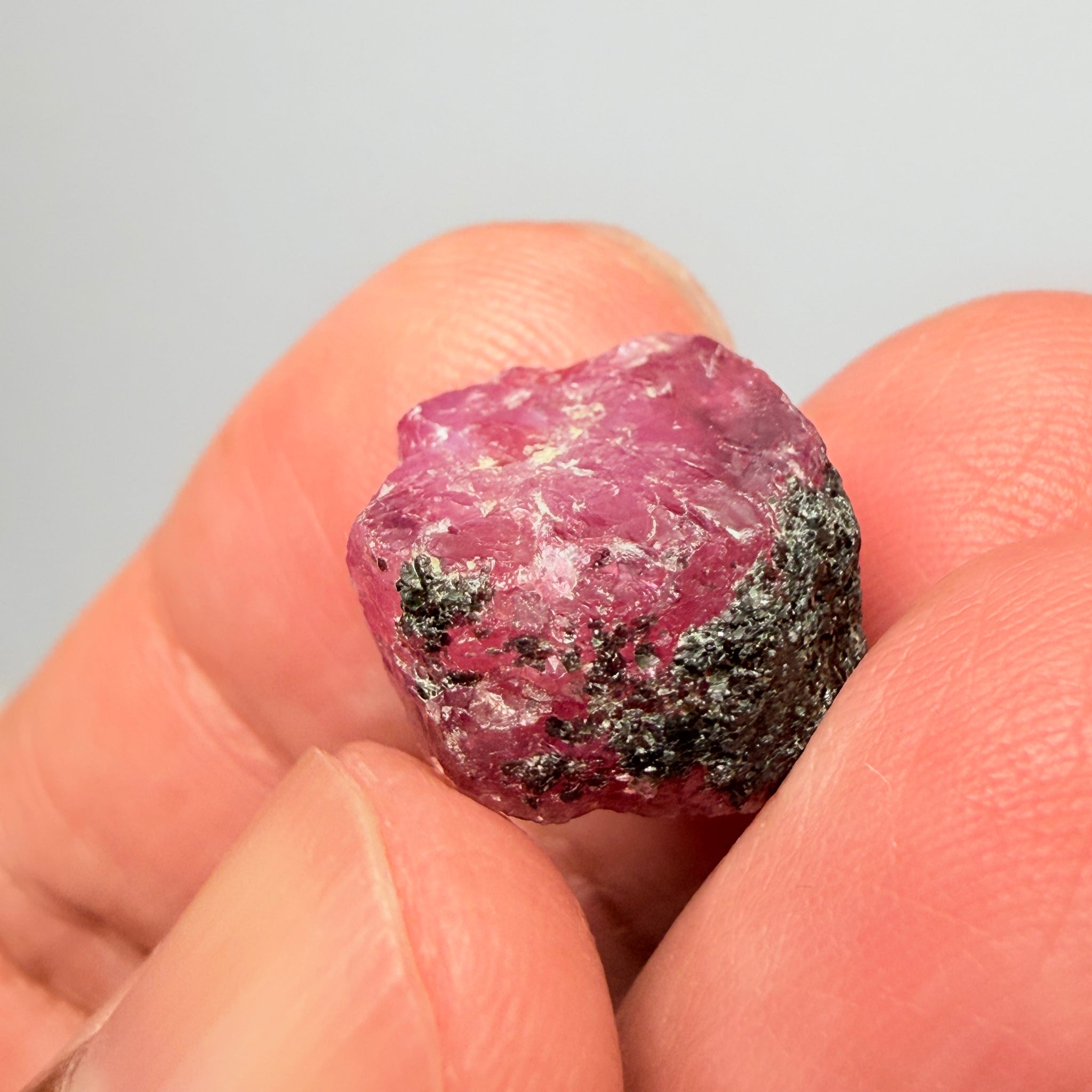 Winza Sapphire Crystal, 22.54ct, Tanzania, Untreated Unheated, gemmy crystal, great for faceting or cabbing/carving, or as a specimen